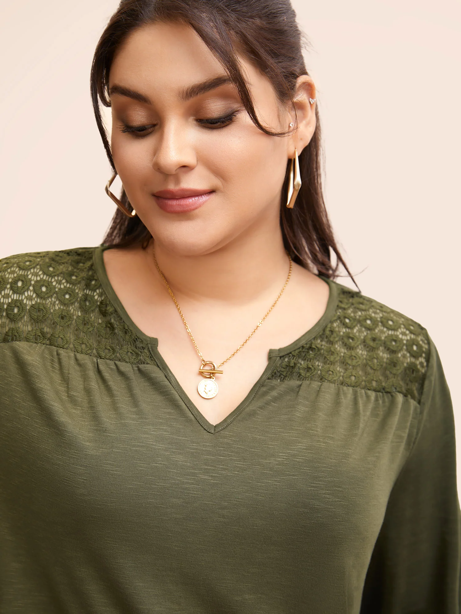 Notched Collar Lace Patchwork Gathered T-shirt - Image 4
