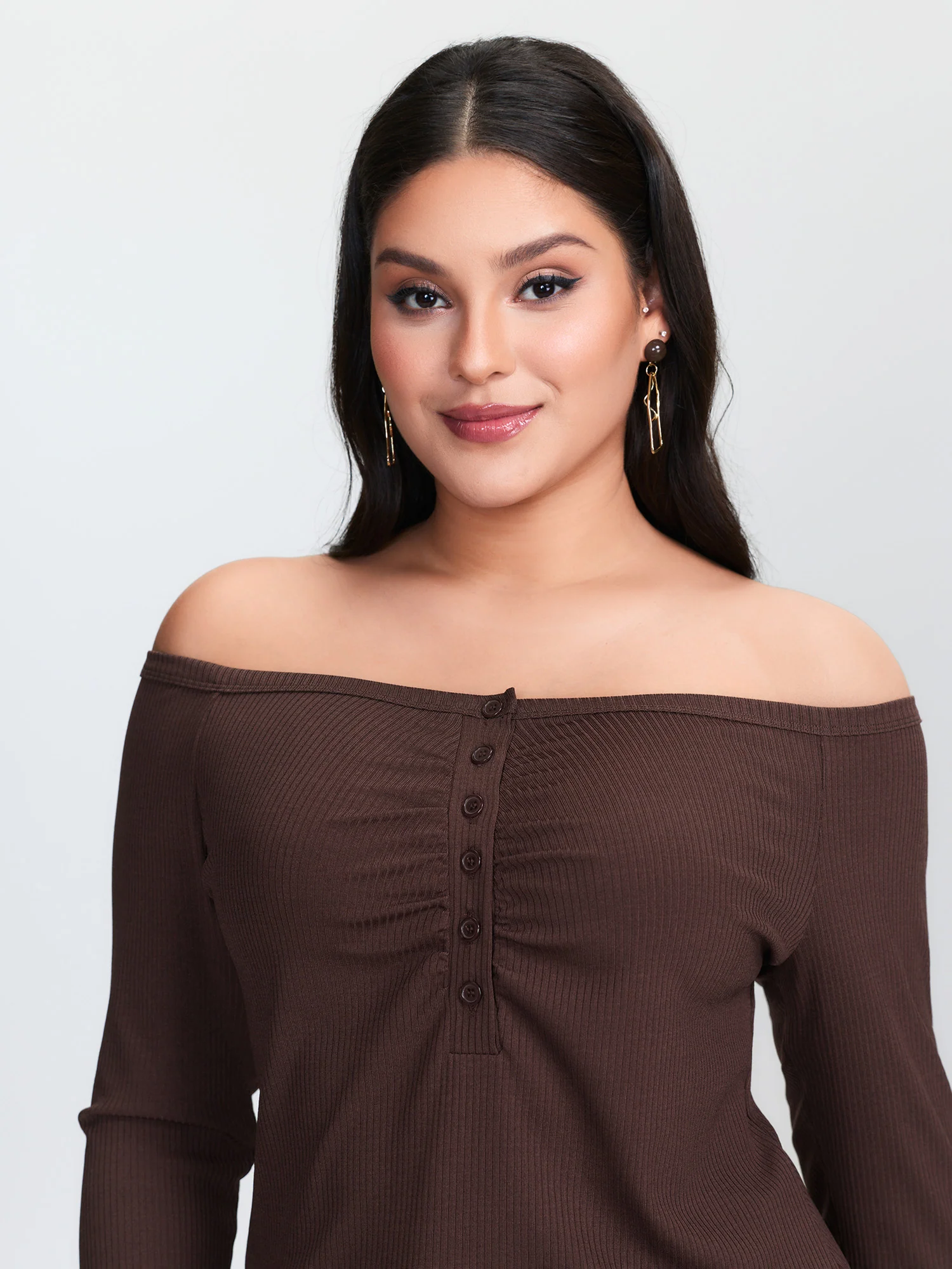 Off-Shoulder Fitted Button T-Shirt - Image 2