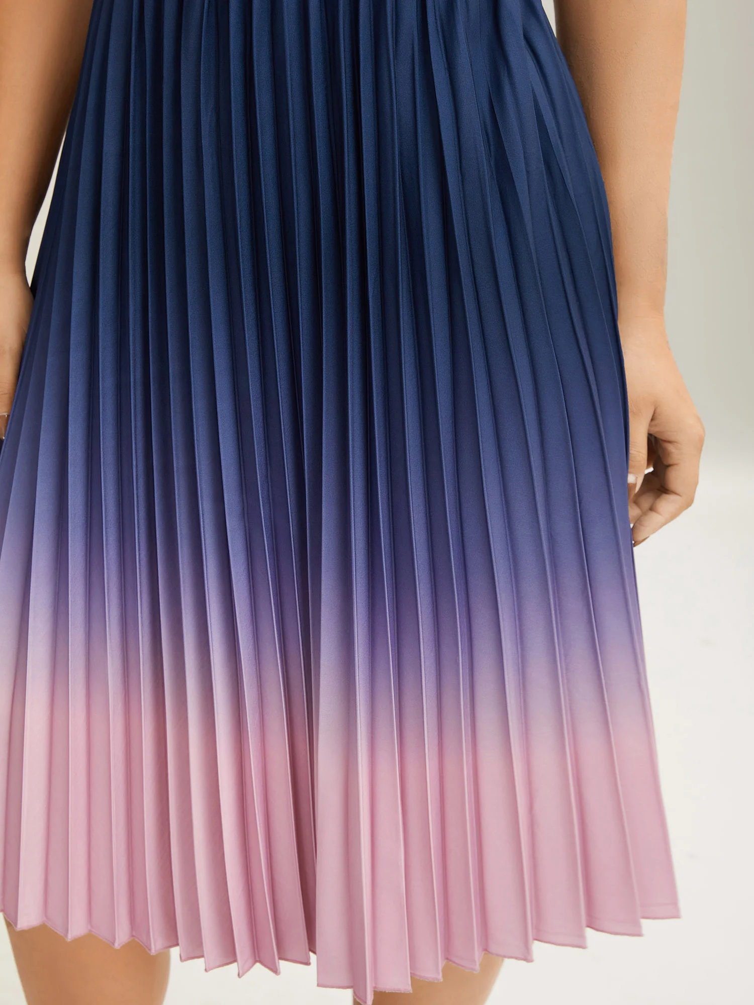 Ombre Gradient Pleated Sleeveless Midi Dress - Image 2