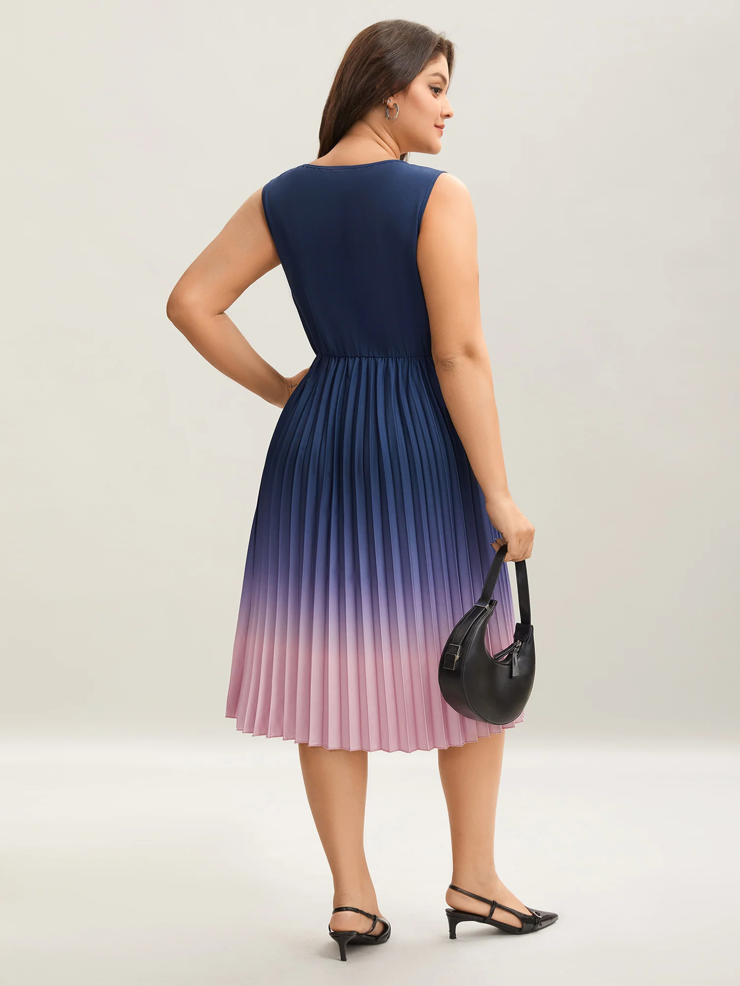 Ombre Gradient Pleated Sleeveless Midi Dress - Image 4