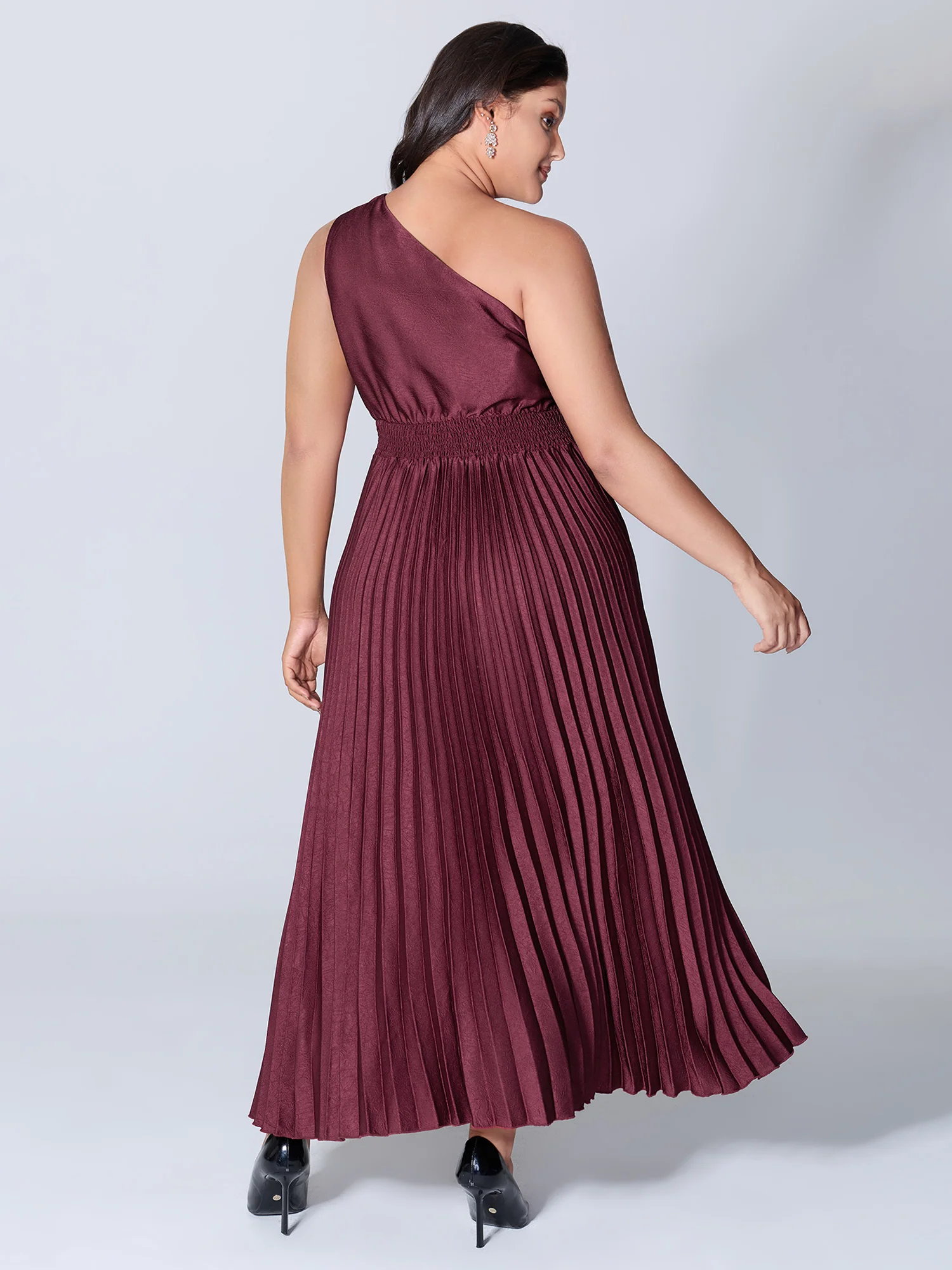 One-Shoulder Pleated Asymmetrical Hem Midi Dress - Image 5