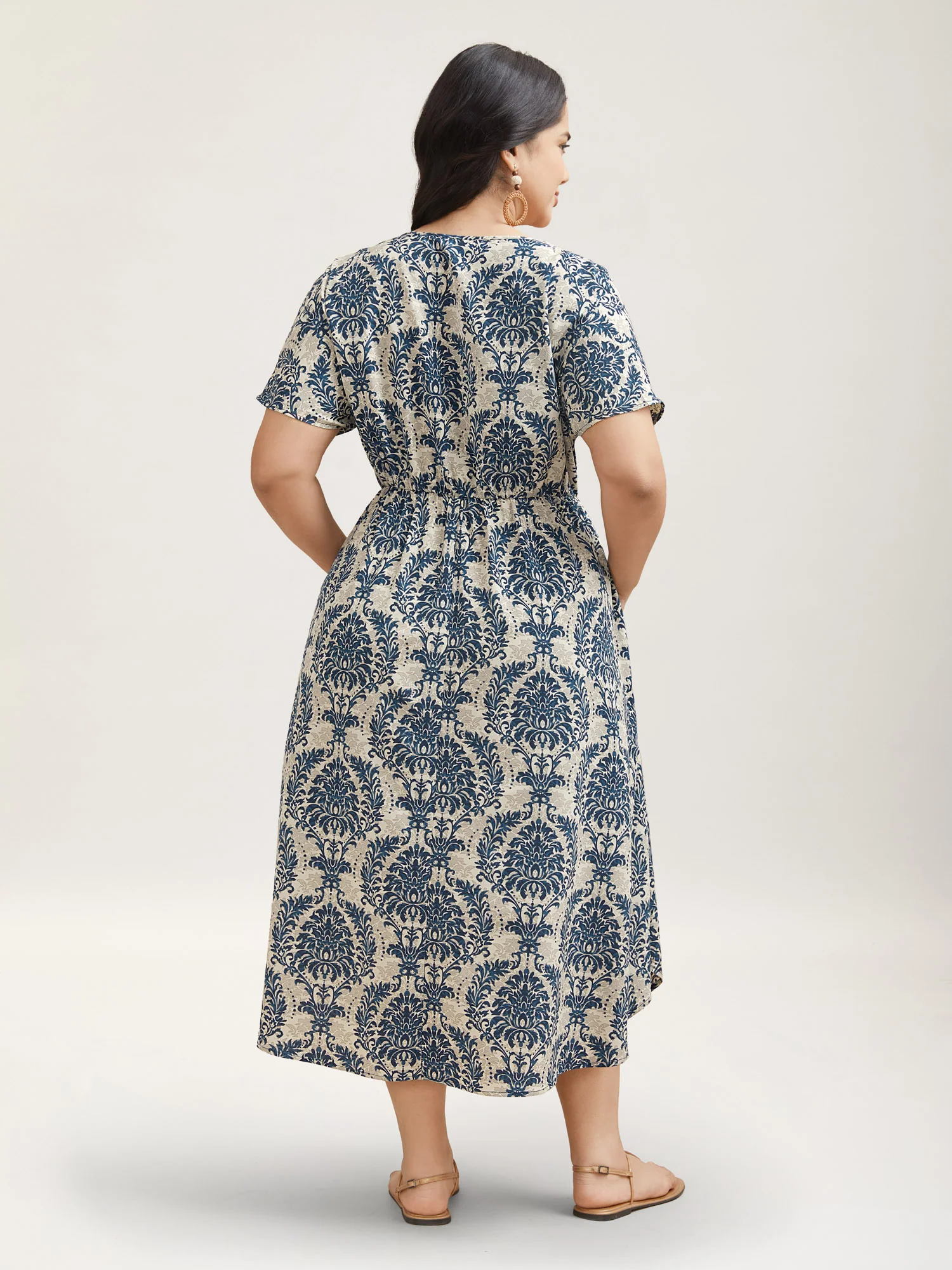 Ornate Print Curvy Hem Tied Maxi Dress - Image 4