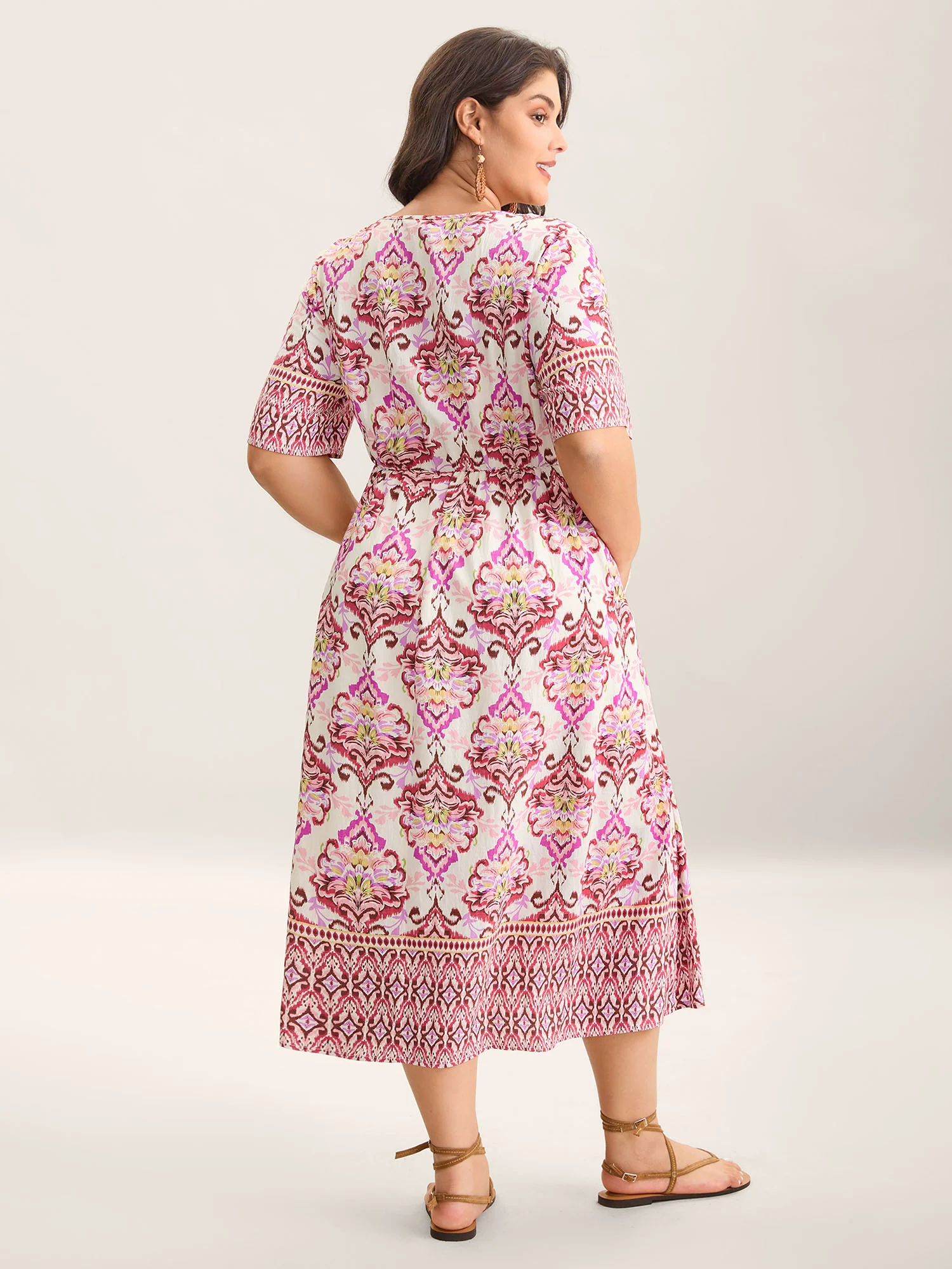 Ornate Print Surplice Pockets Maxi Dress - Image 4
