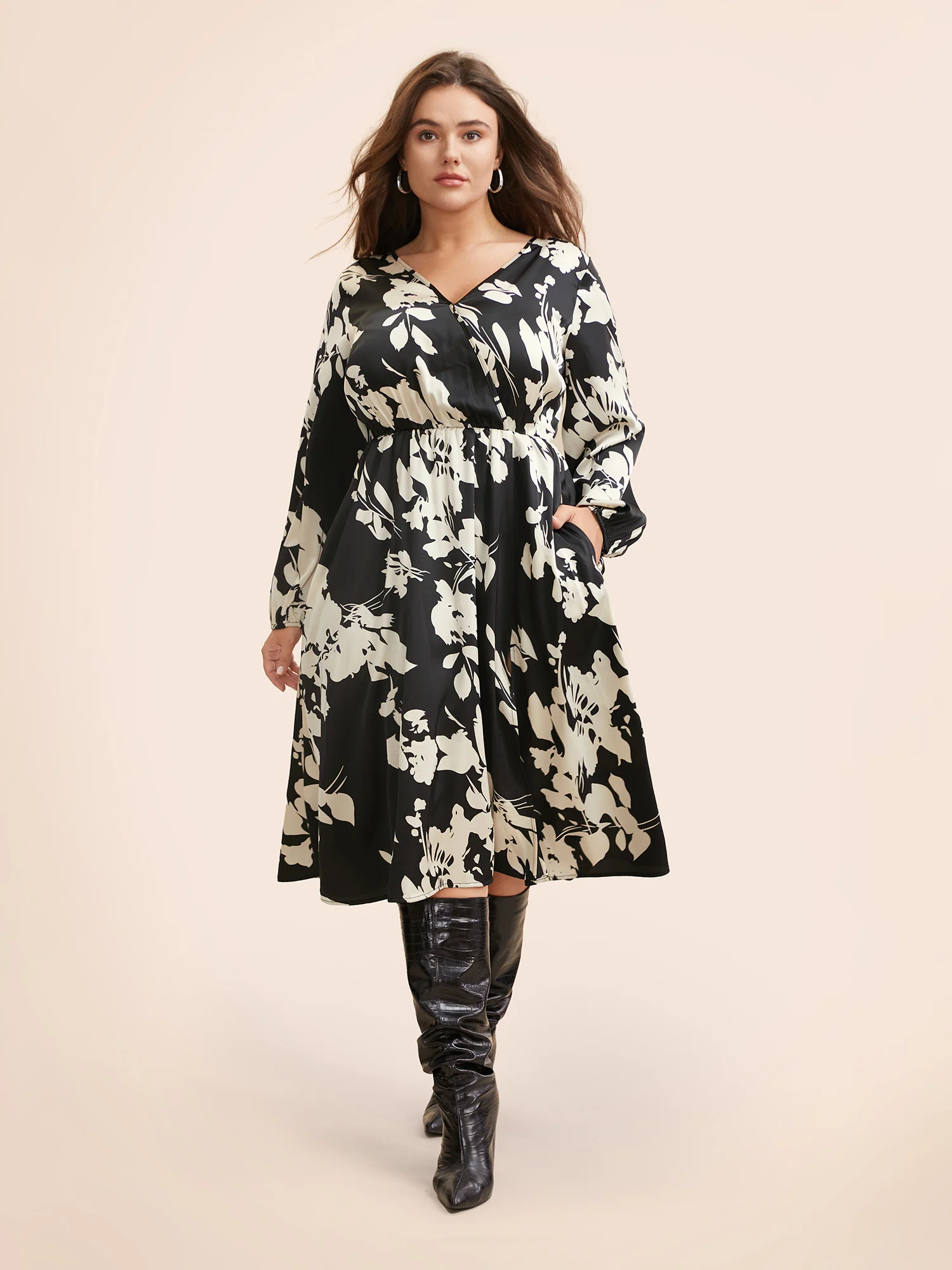 Overlap Collar Silhouette Floral Print Gathered Dress - Image 3