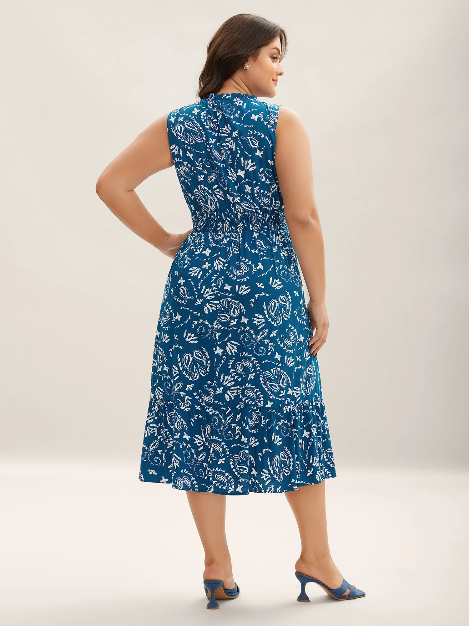 Paisley Print Shirred Sleeveless Midi Dress - Image 4