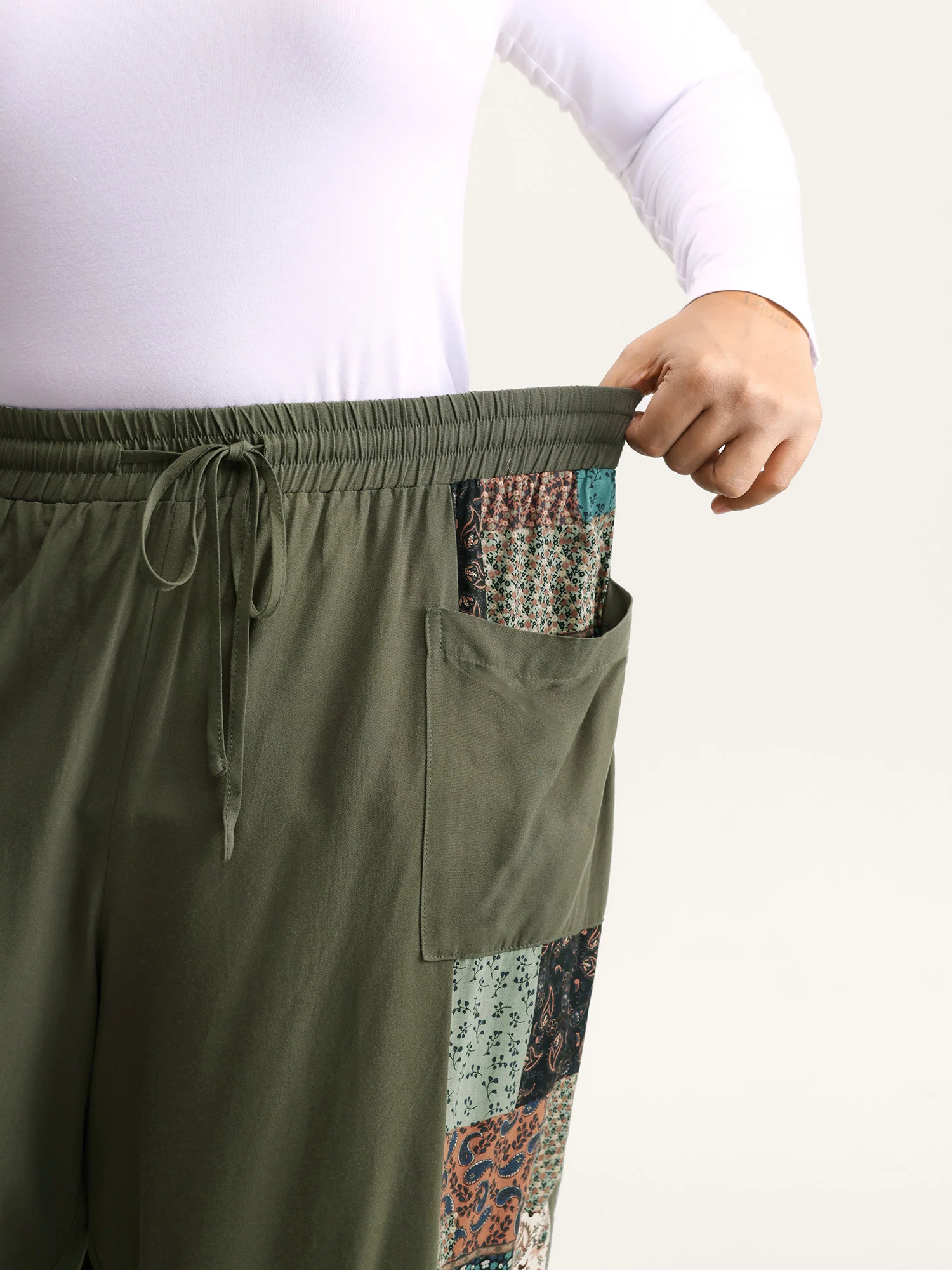 Patch Print Drawstring Wide-Leg Pants - Image 5
