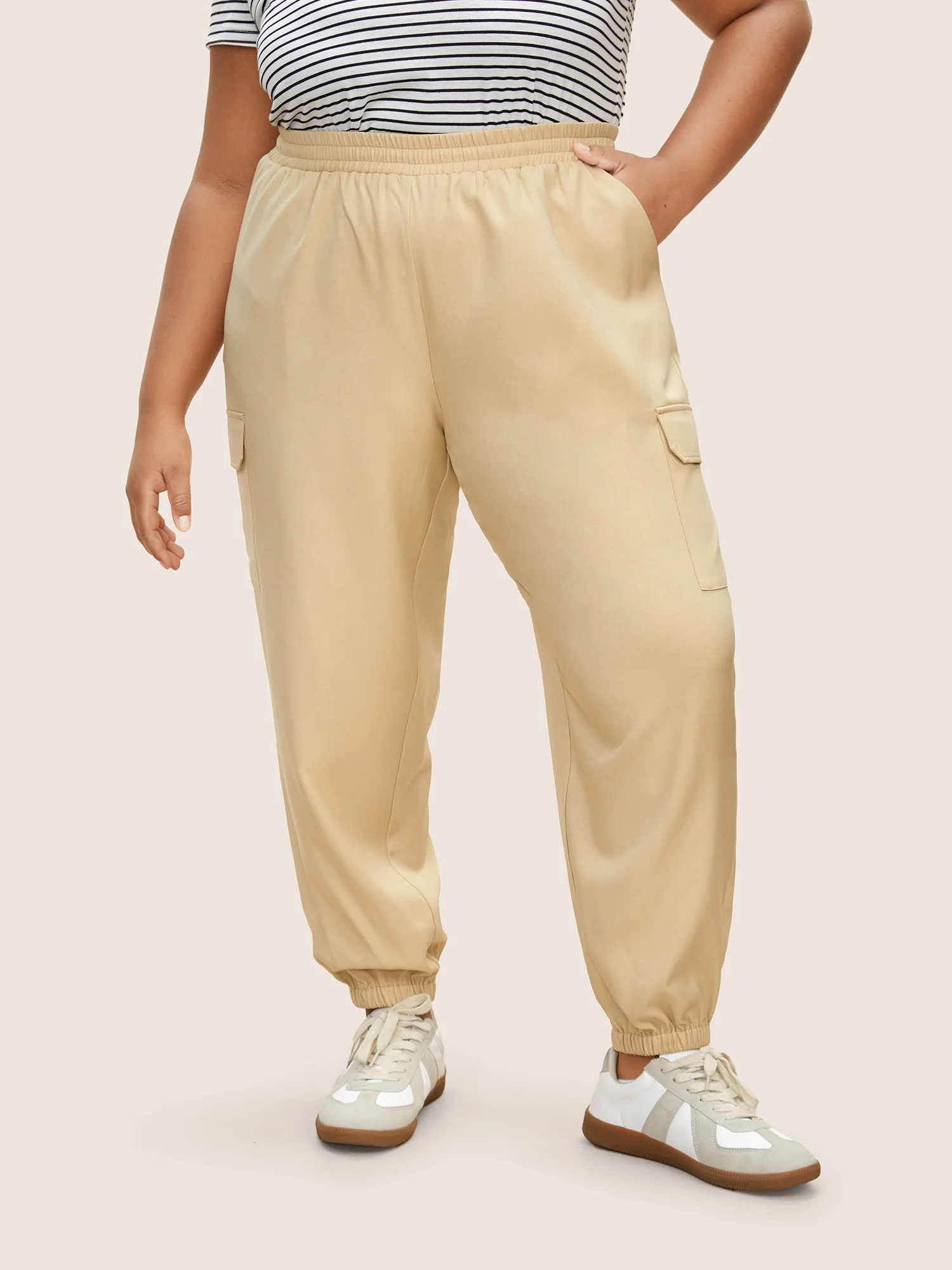Patched Pocket Elastic Waist Tapered Pants