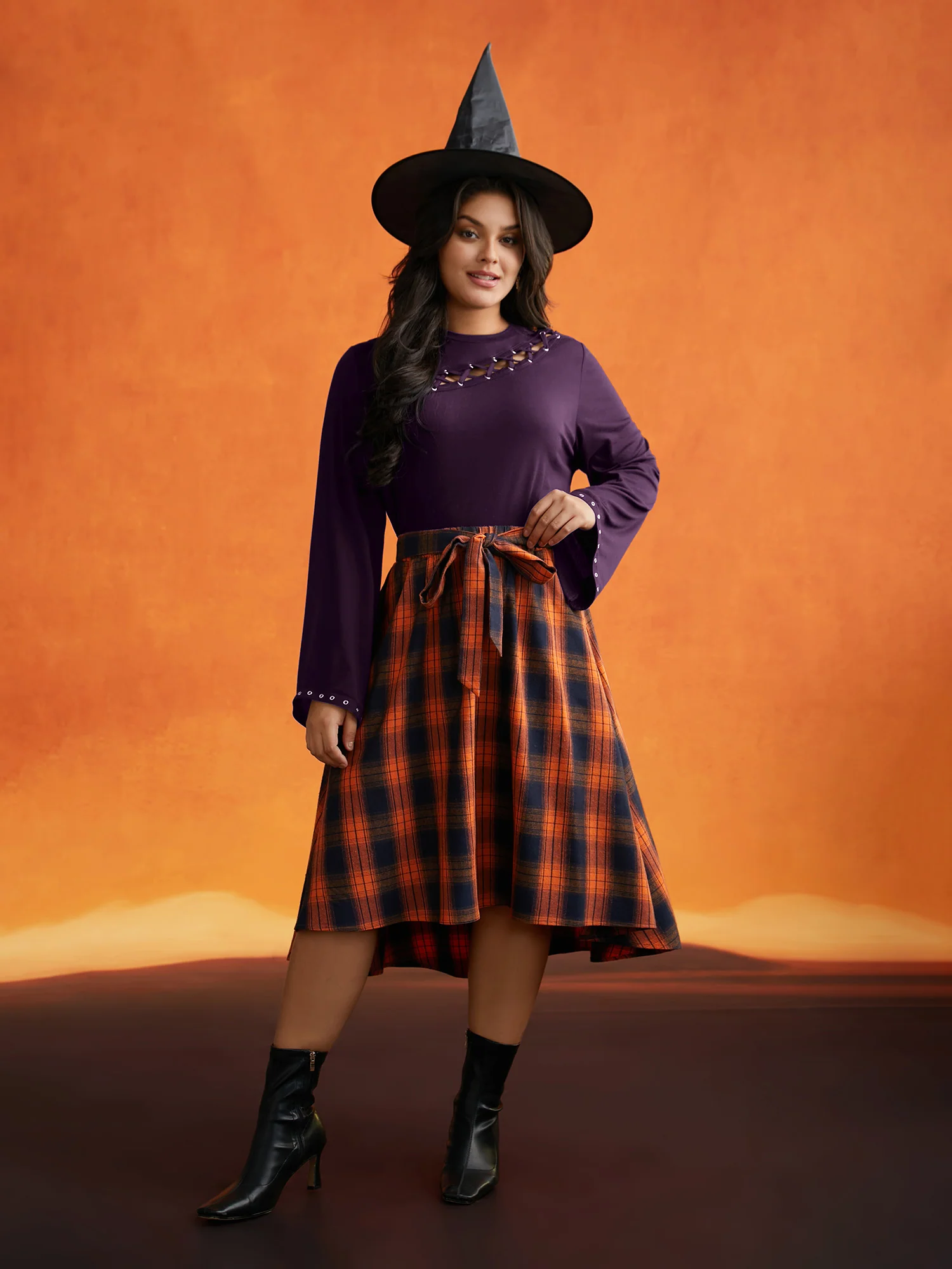 Peek-A-Boo Cut-Out Neckline T-shirt - Image 12