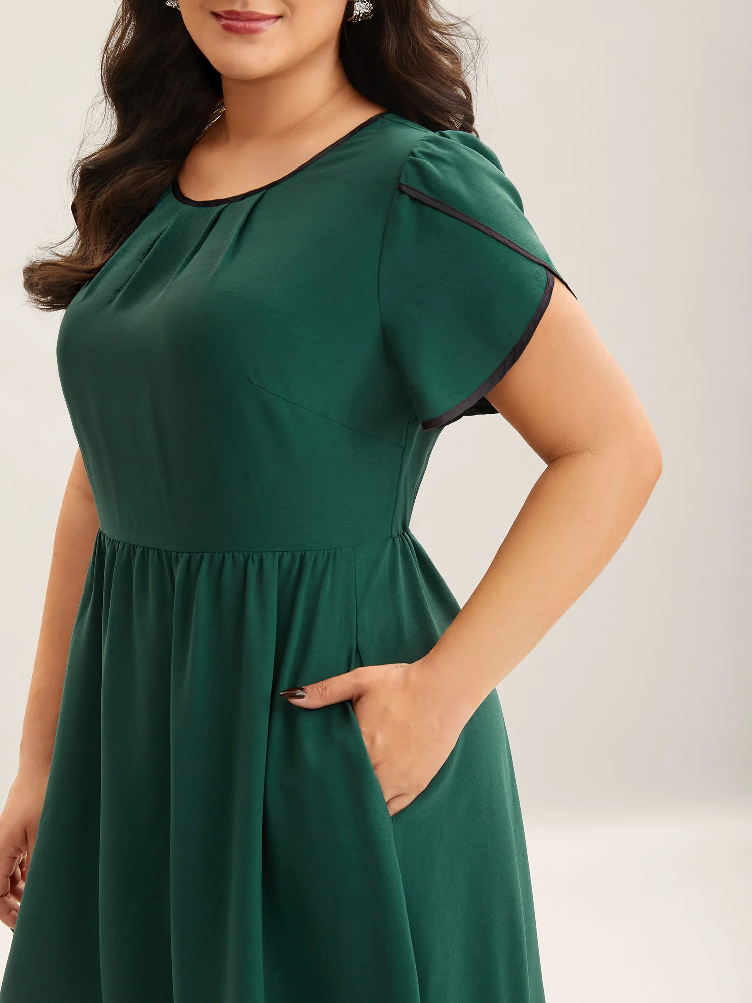 Petal Sleeve Pleated Pockets Midi Dress - Image 2