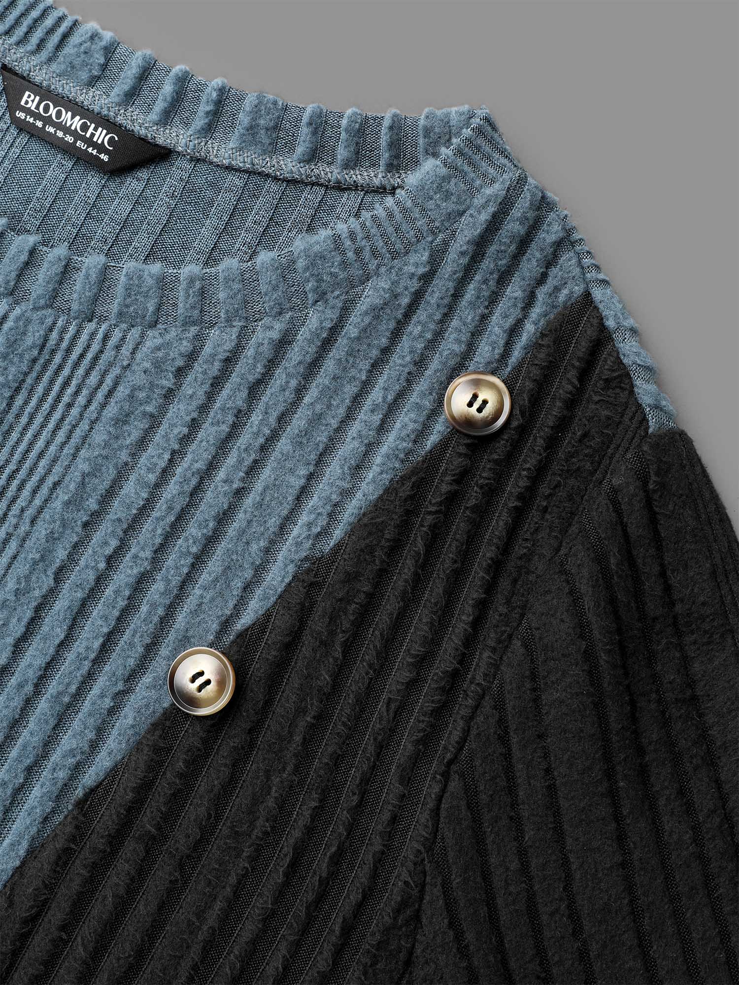 Pit Strip Contrast Button Detail T-Shirt - Image 5
