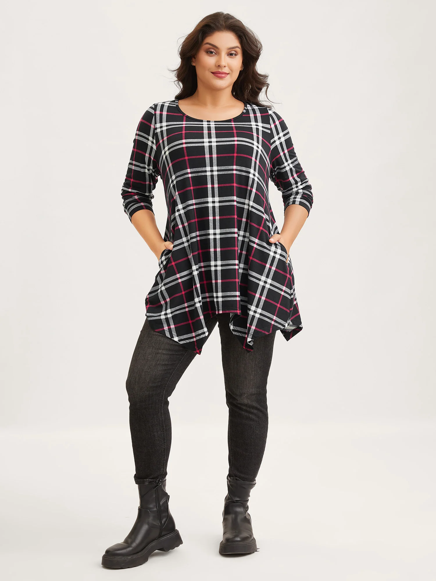 Plaid Asymmetrical Hem Pocket T-shirt - Image 3