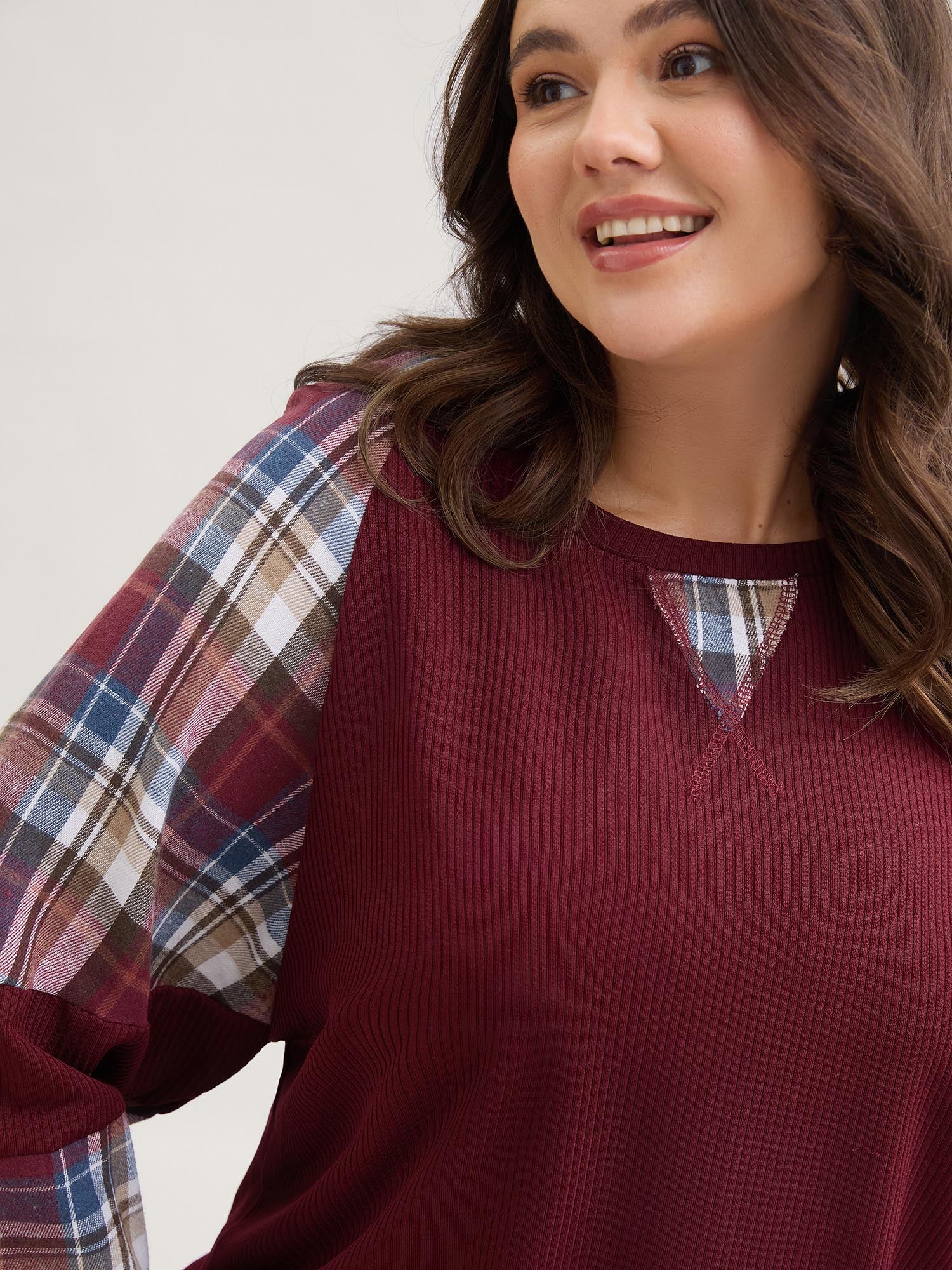 Plaid Patchwork Raglan Sleeve Sweatshirt - Image 2