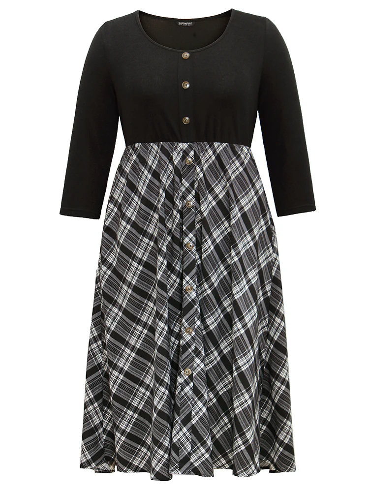 Plaid Patchwork Scoop Neck Button Detail Dress - Image 5