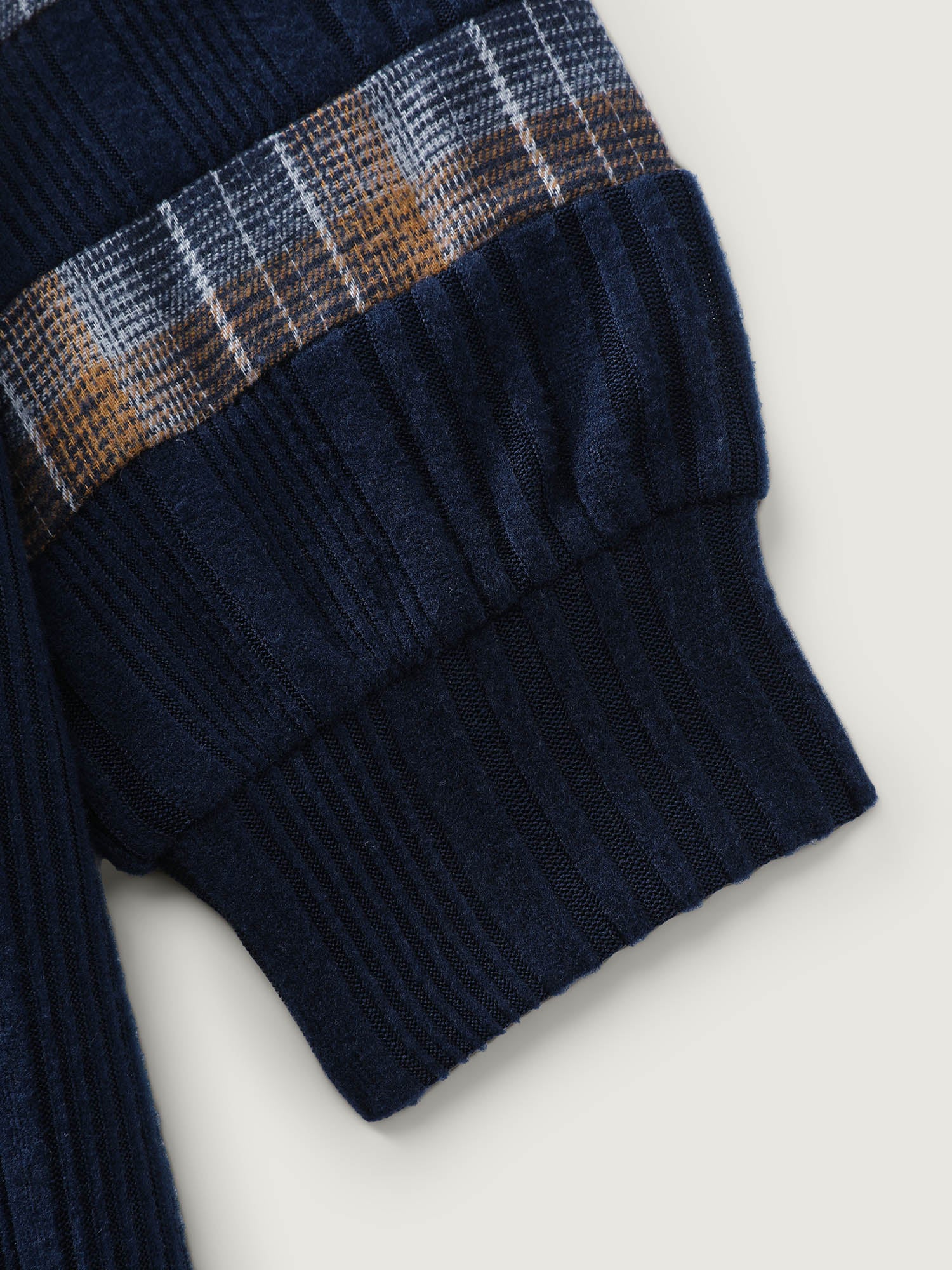 Plaid Pattern Textured Raglan Sleeve Sweatshirt - Image 6