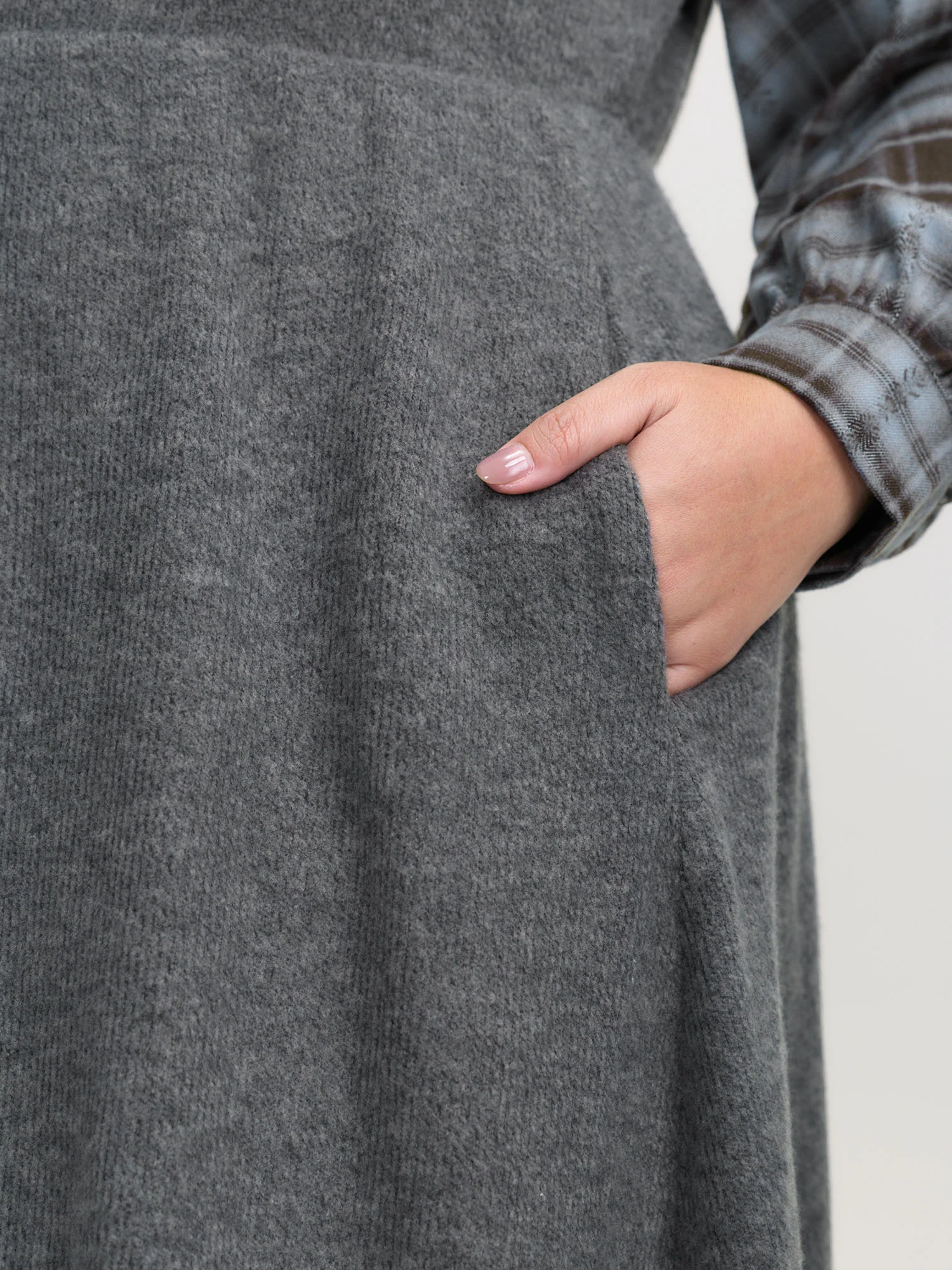 Plaid Sleeve Ribbed Pockets Midi Dress - Image 4