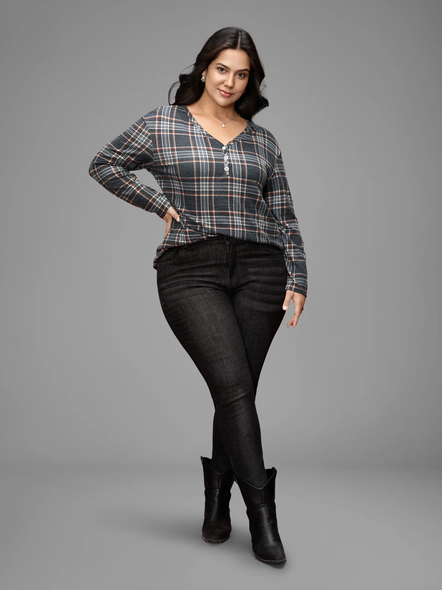 Plaid V-neck Full Sleeves Slim-Fit Tee - Image 2