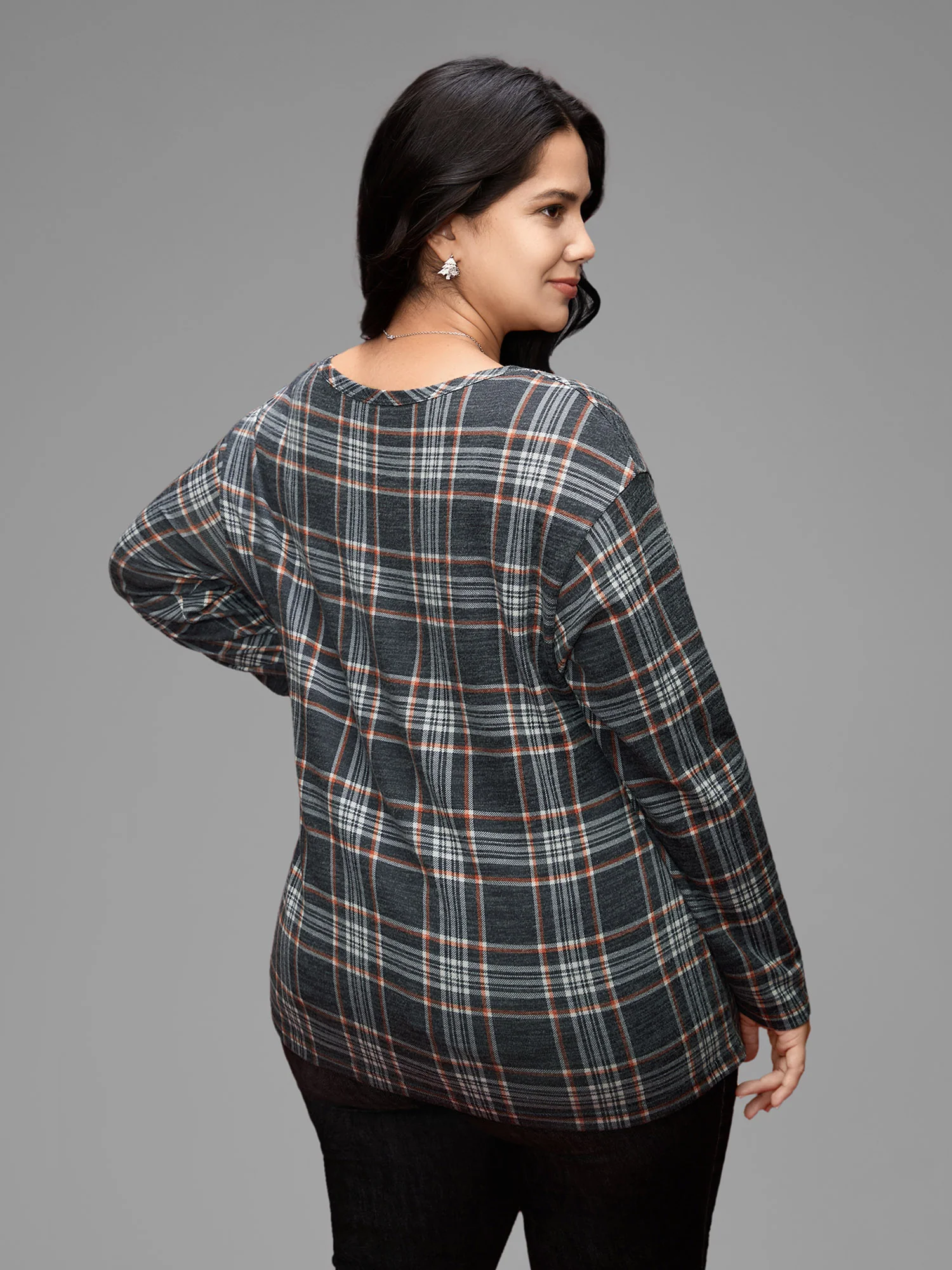 Plaid V-neck Full Sleeves Slim-Fit Tee - Image 5
