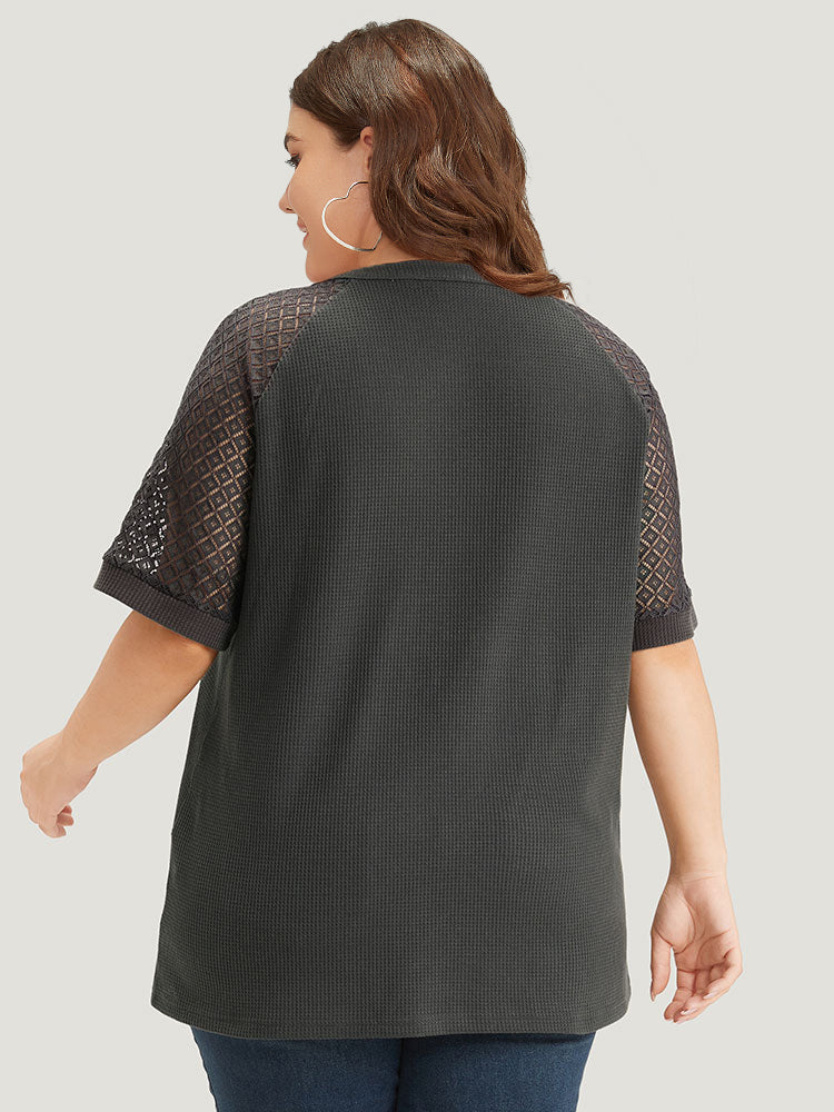 Plain Notched Crochet Lace Raglan Sleeve T-shirt - Image 4