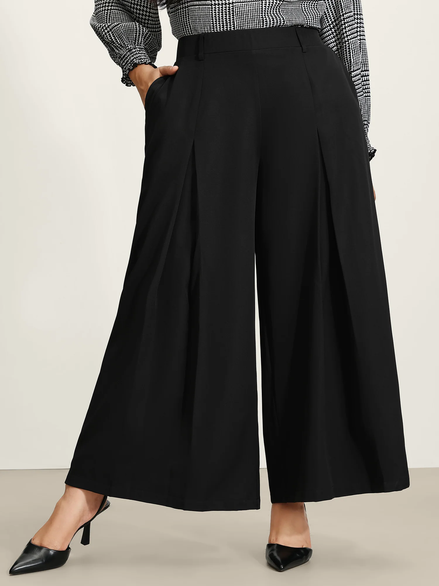 Plain Pleated Details Wide-Leg Pants - Image 2