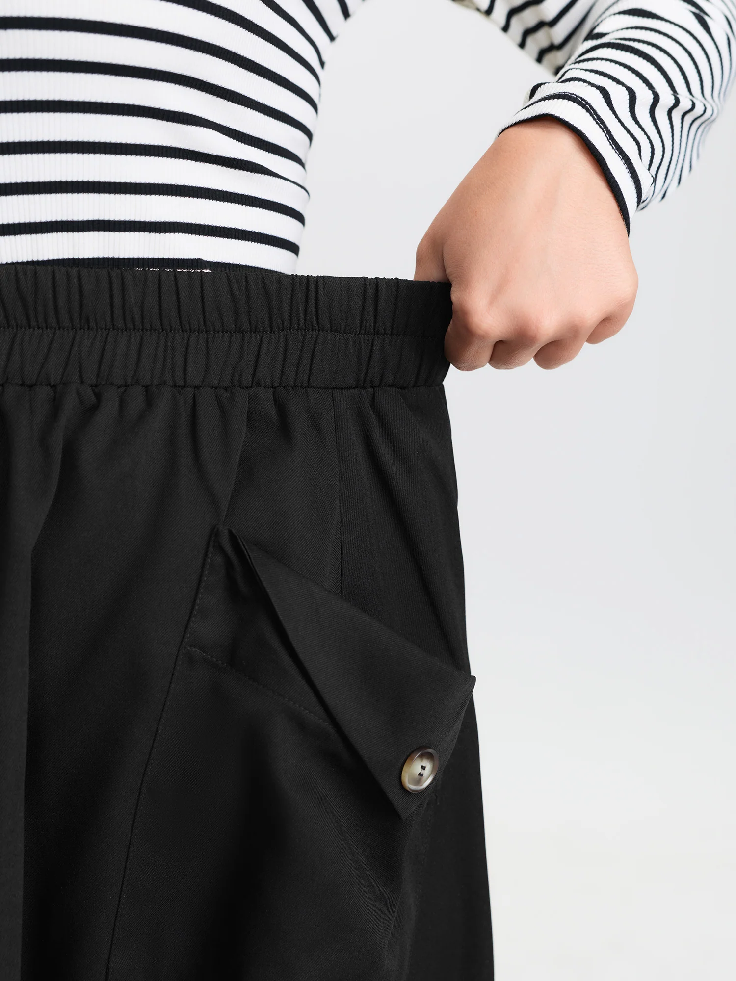 Plain Pockets A-Line Midi Skirt - Image 3