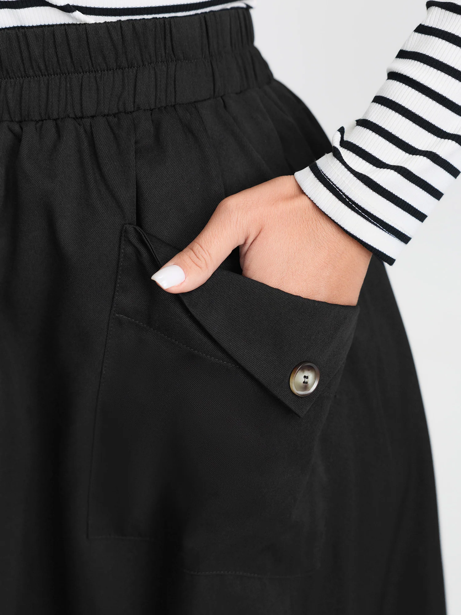 Plain Pockets A-Line Midi Skirt - Image 4