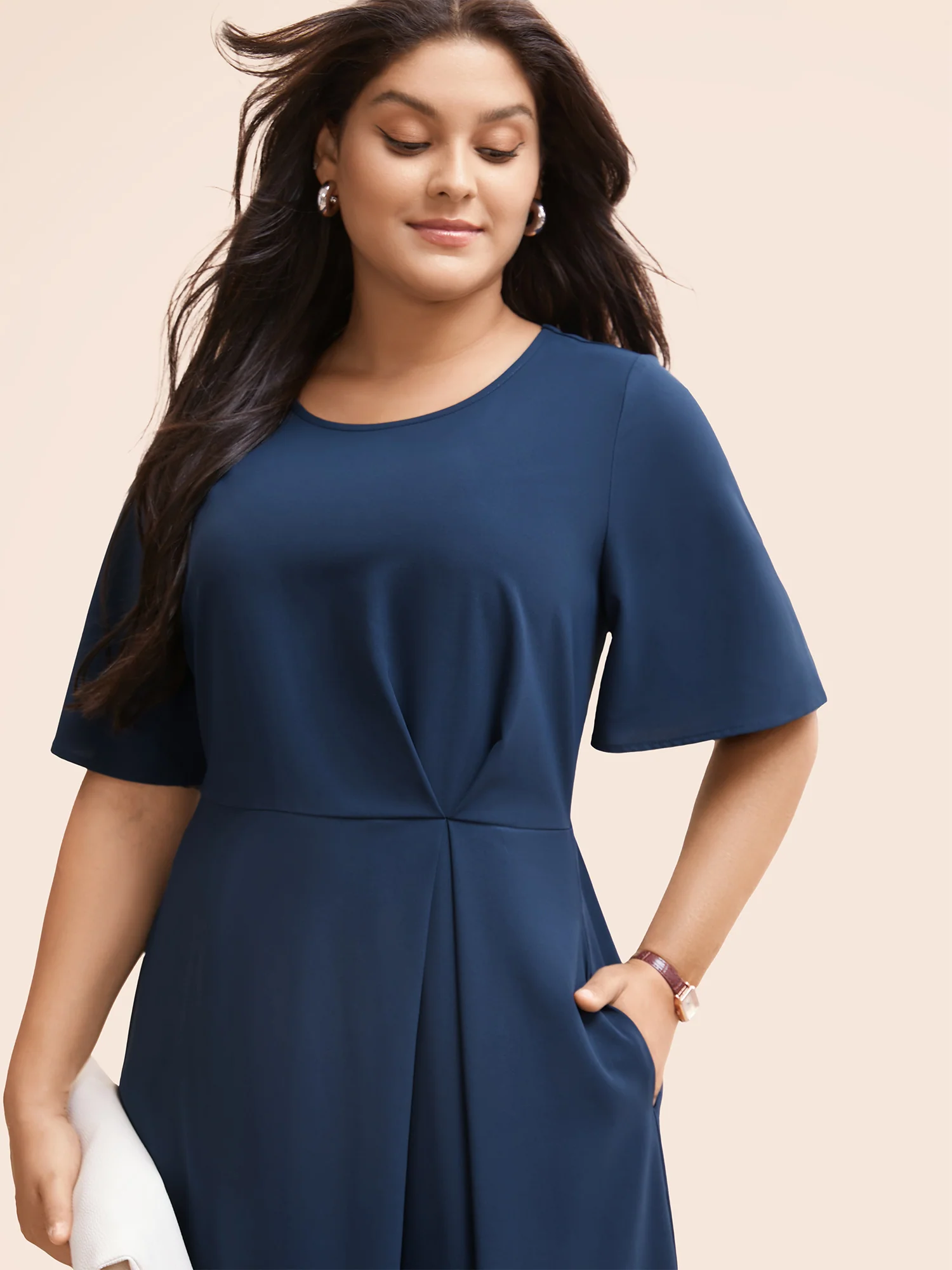 Plain Round Neck Plicated Detail Dress - Image 3