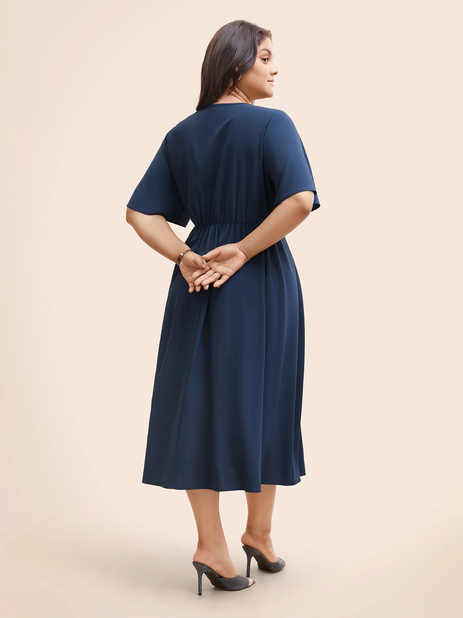 Plain Round Neck Plicated Detail Dress - Image 4