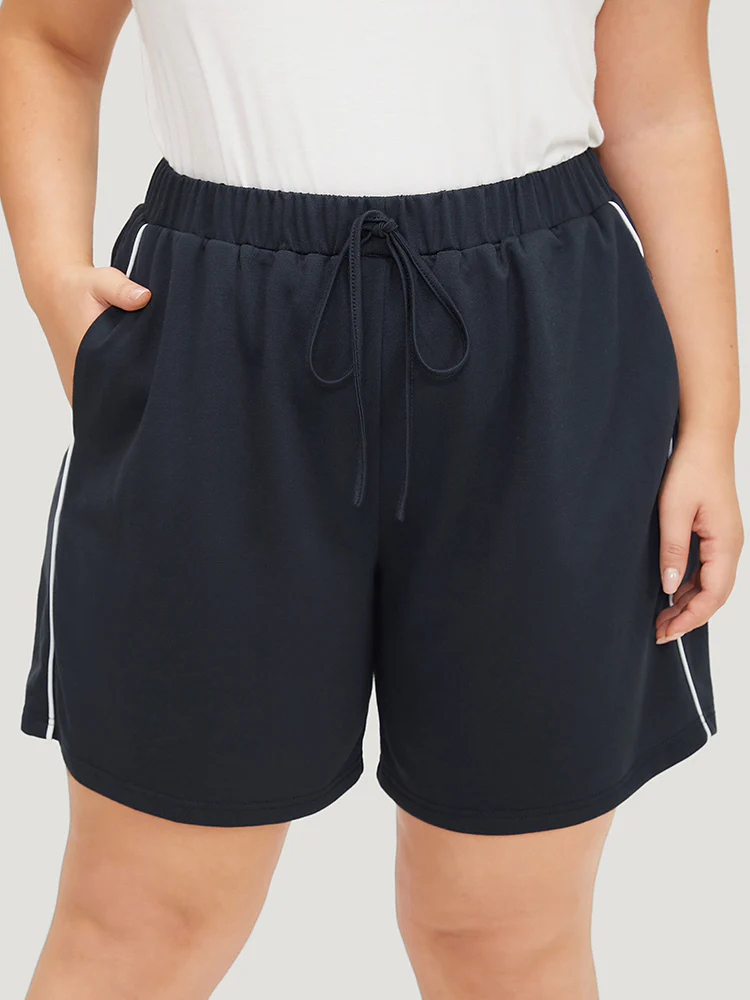 Plain Seam Detail Pocket Knotted Shorts - Image 3
