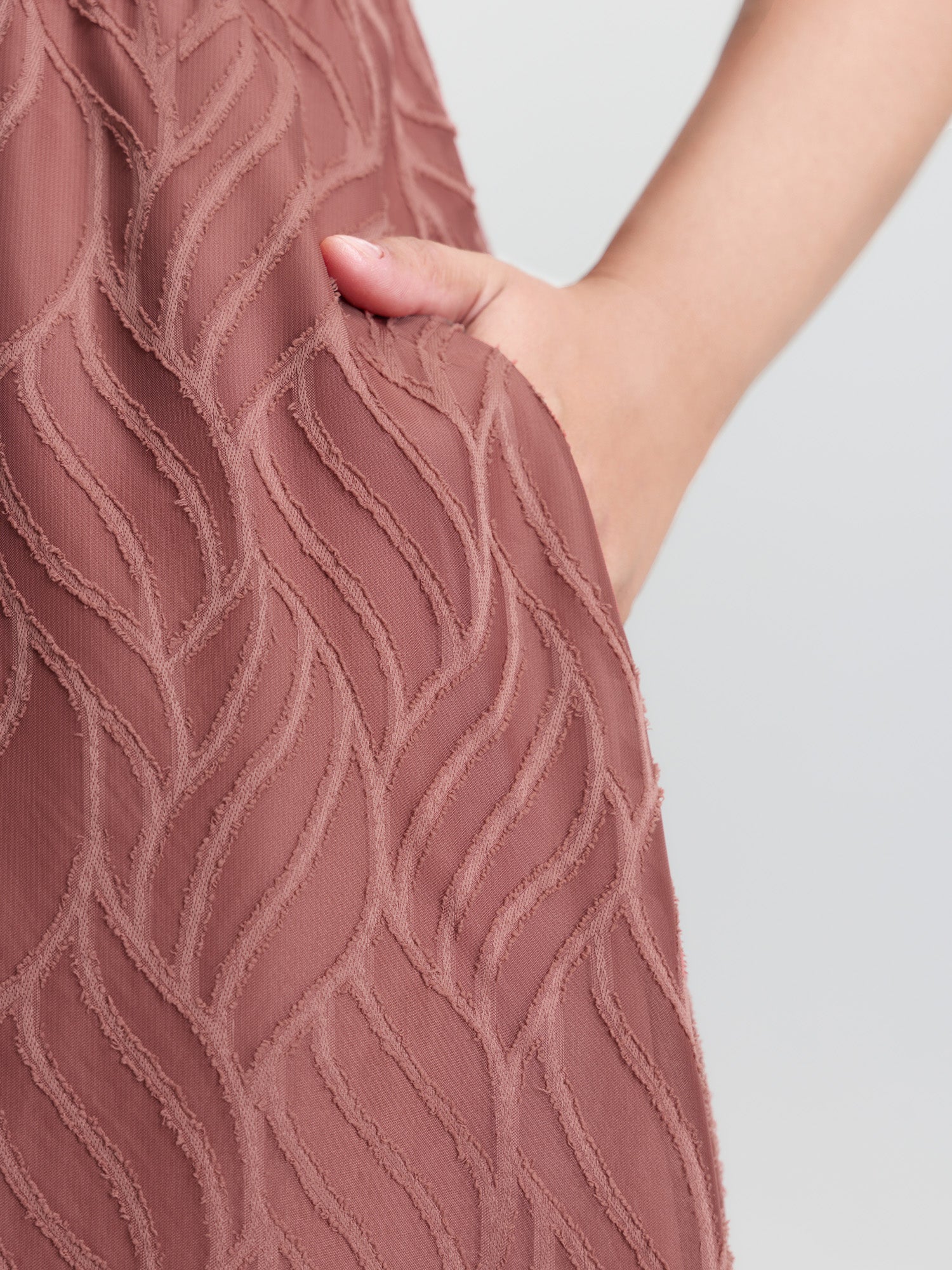 Plain Textured Belted V-Neck Midi Dress - Image 3