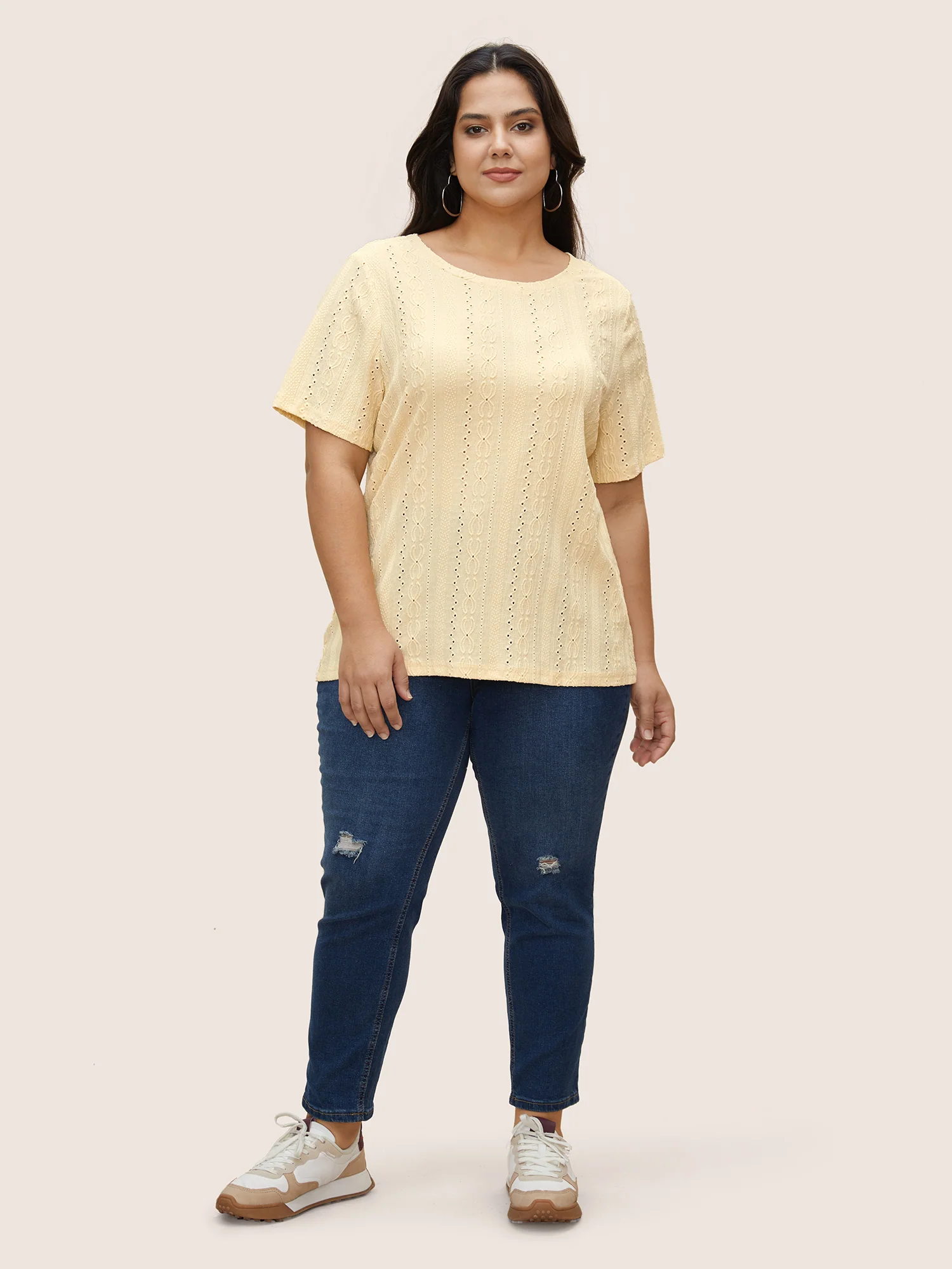 Plain Textured Crew Neck T-shirt - Image 3