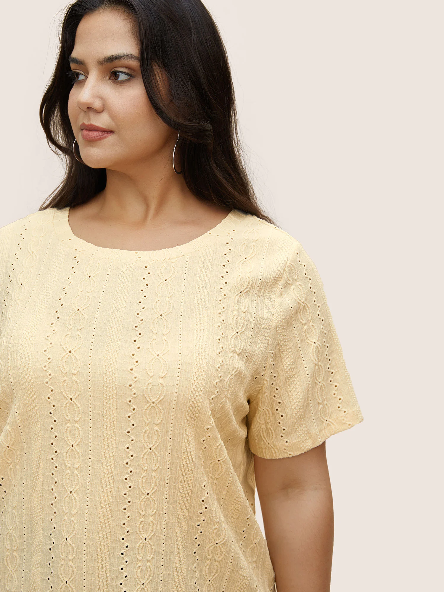 Plain Textured Crew Neck T-shirt - Image 4