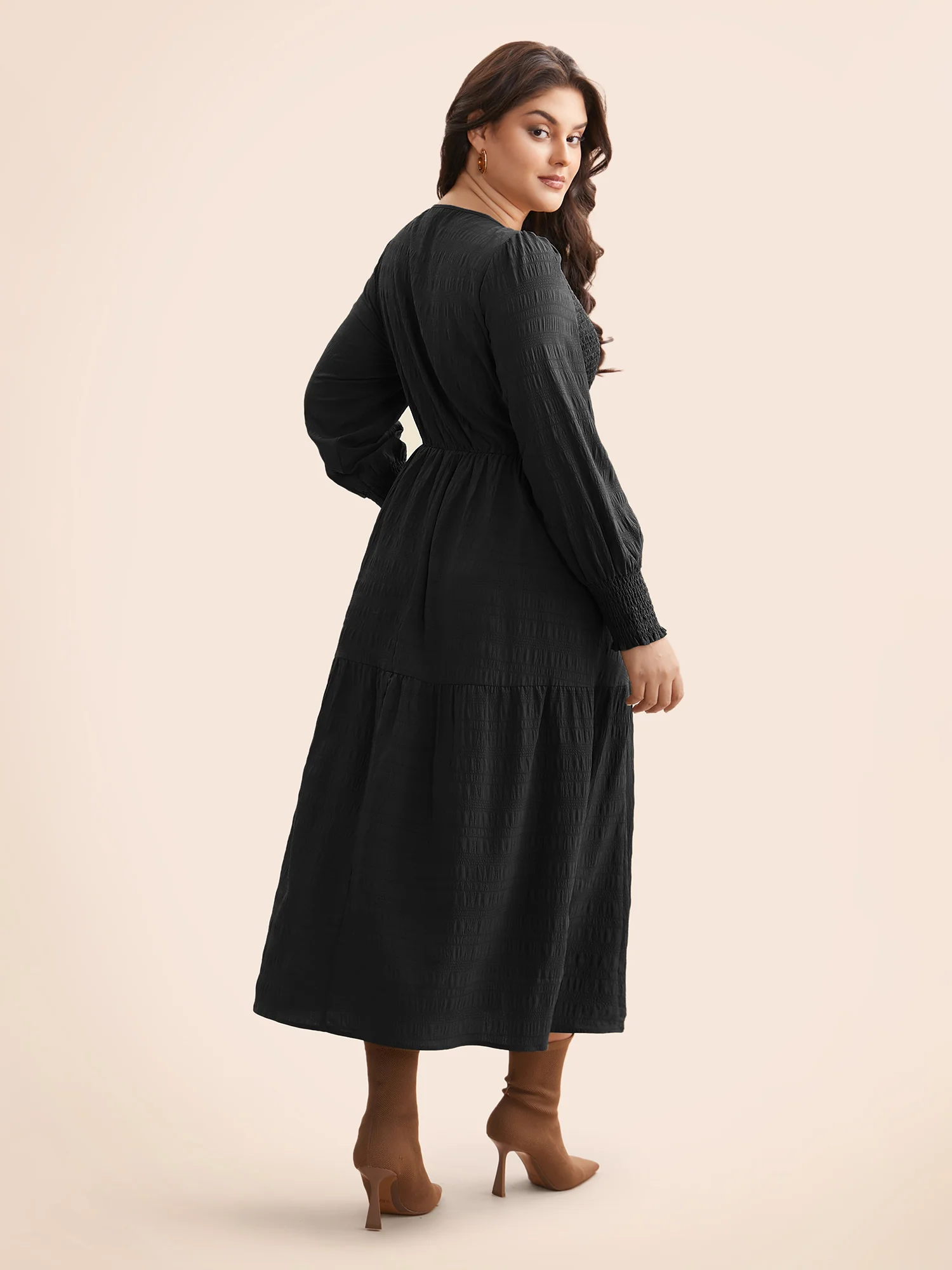 Plain Textured Shirred Midi Dress - Image 13