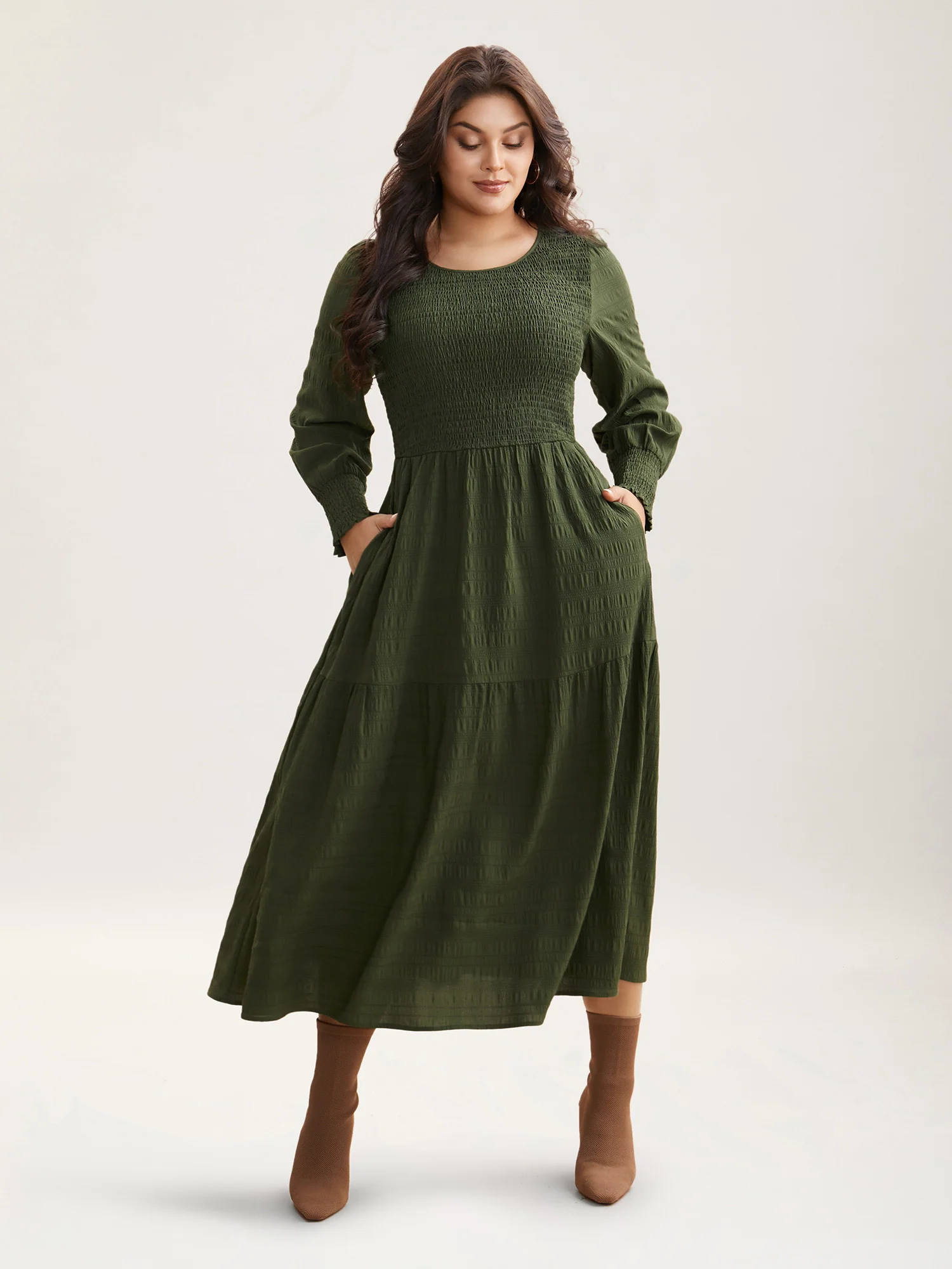Plain Textured Shirred Midi Dress - Image 4