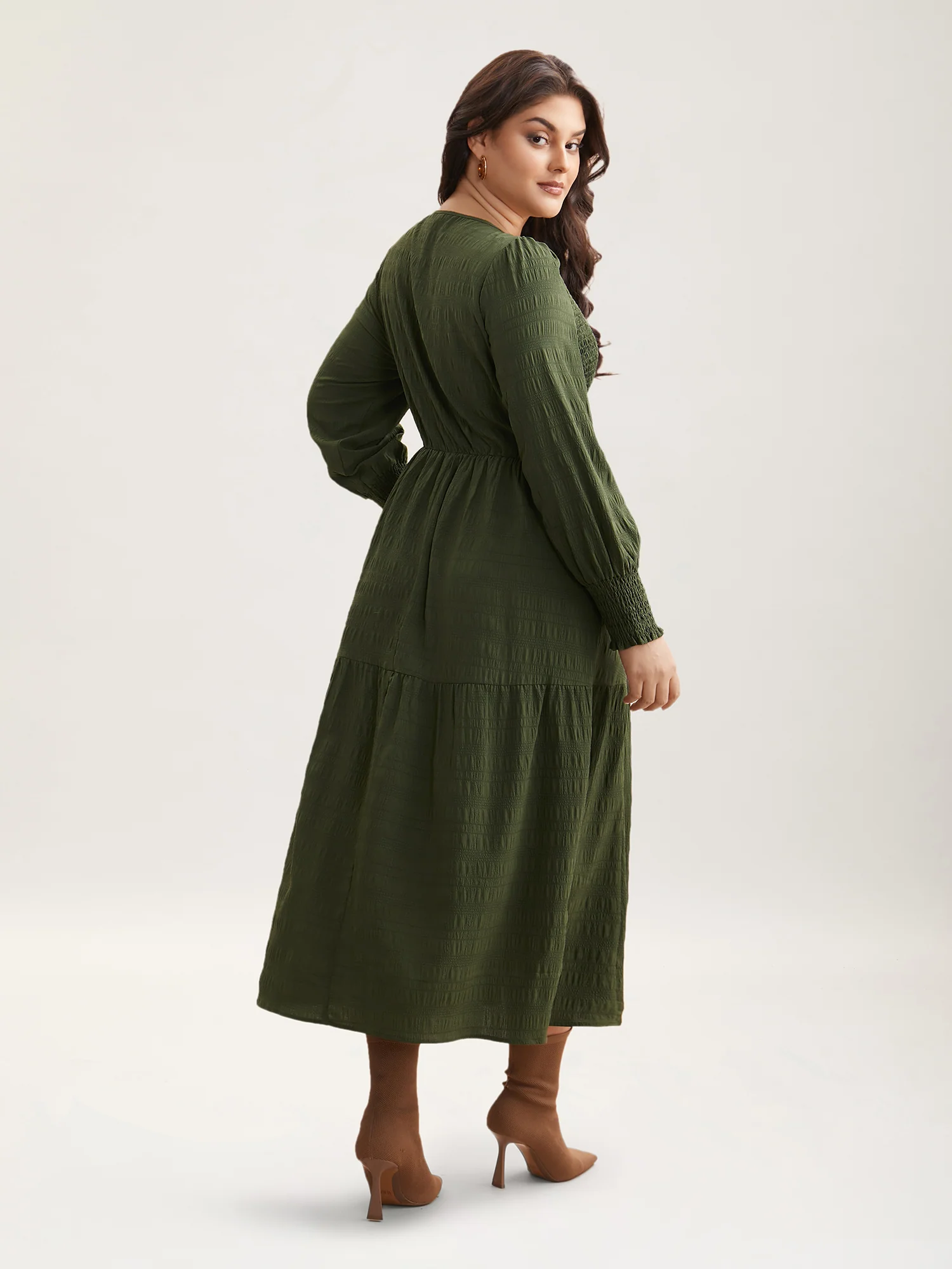 Plain Textured Shirred Midi Dress - Image 5