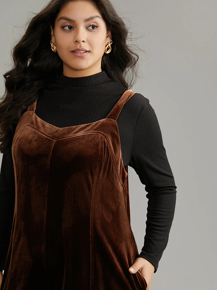 Plain Velvet Spaghetti Strap Pocket Jumpsuit - Image 4