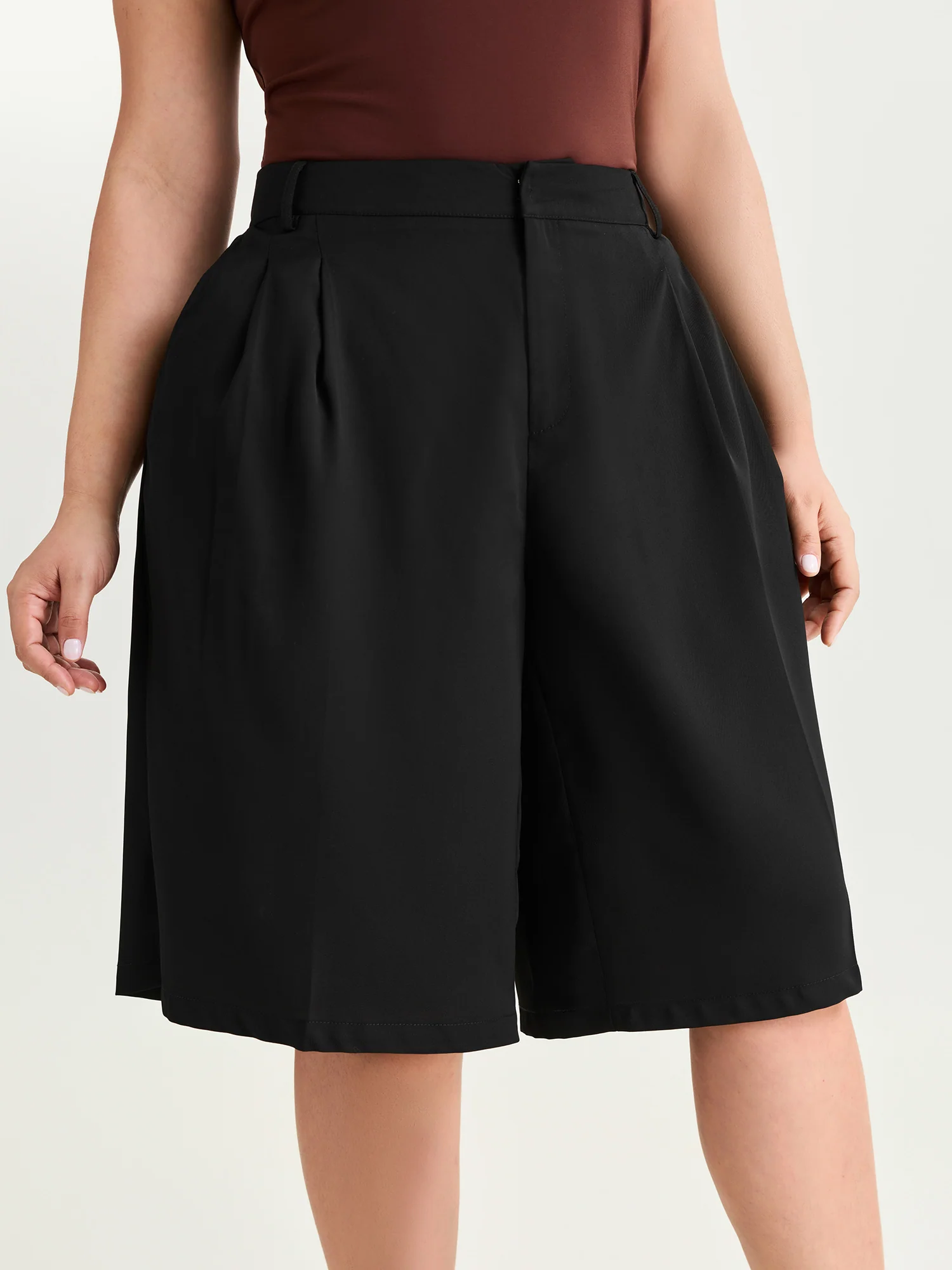 Bermuda Pleated Solid Pocket Shorts - Image 2