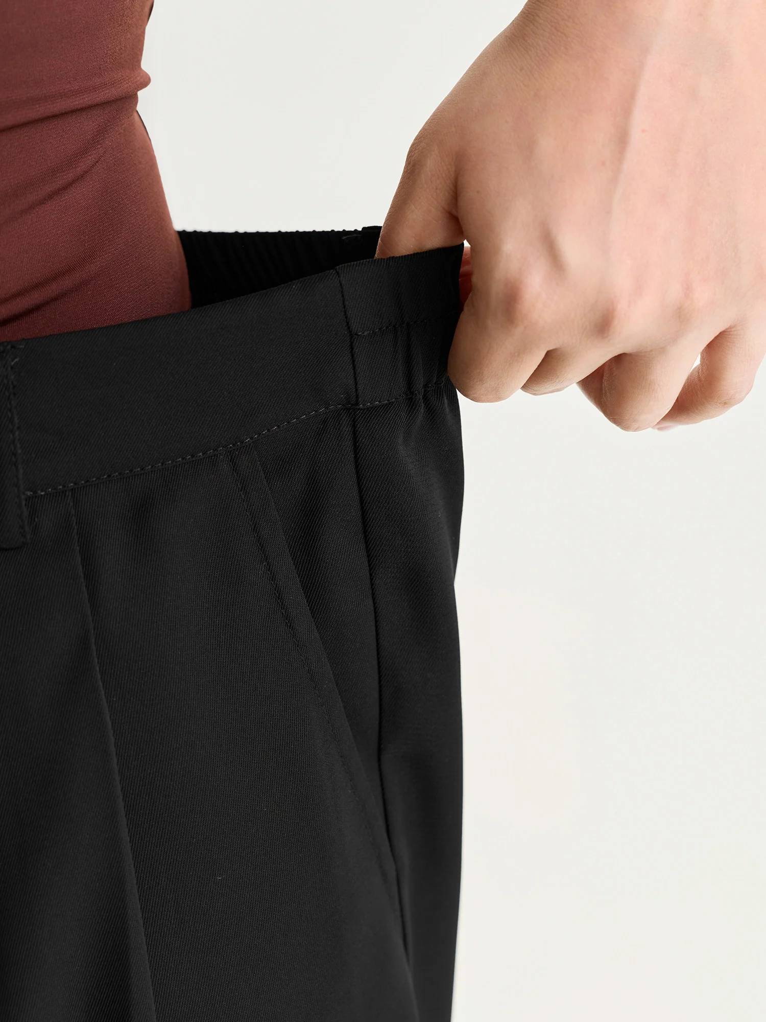 Bermuda Pleated Solid Pocket Shorts - Image 5