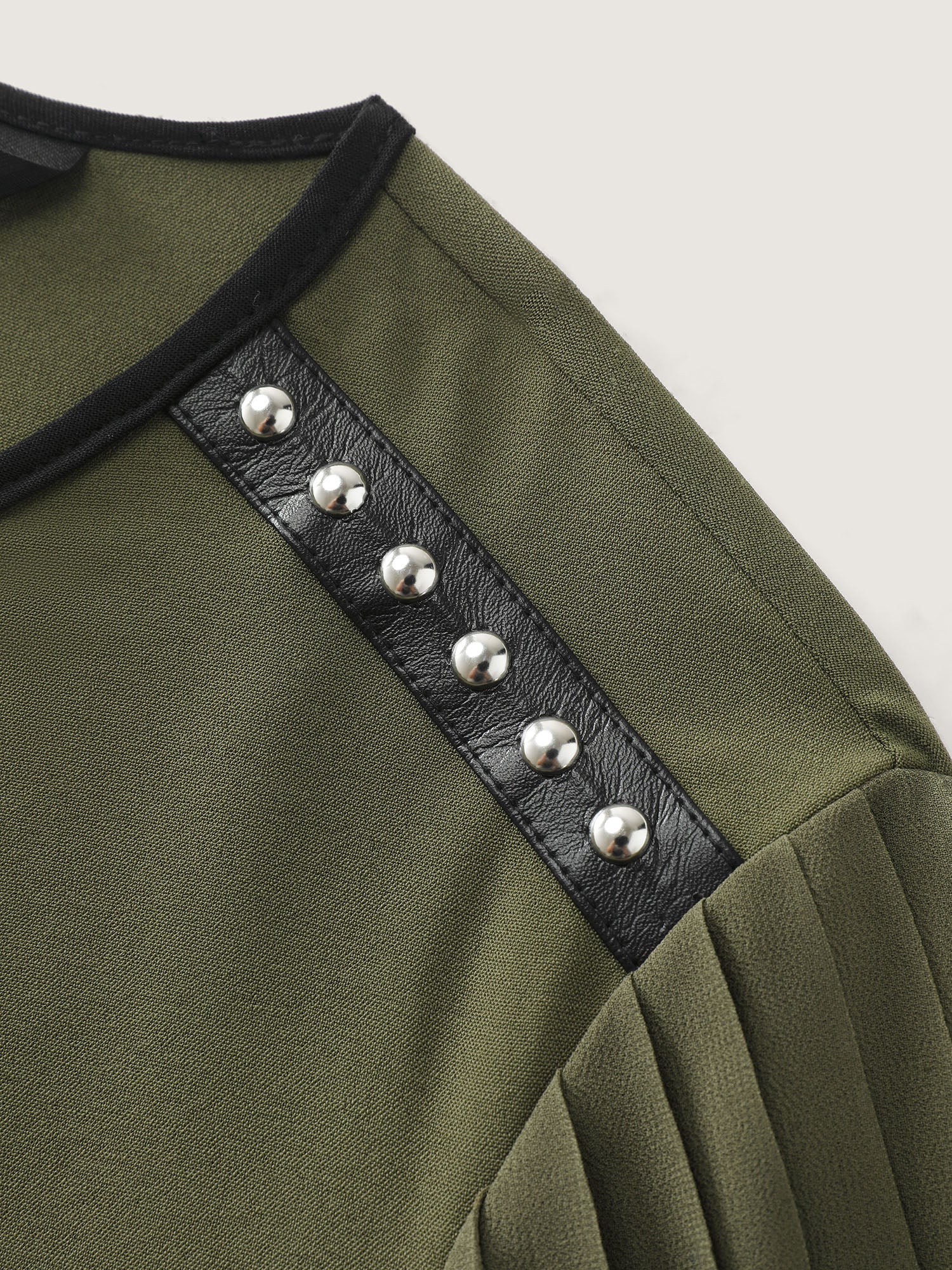 Pleated Sleeve Color Contrast Blouse - Image 5