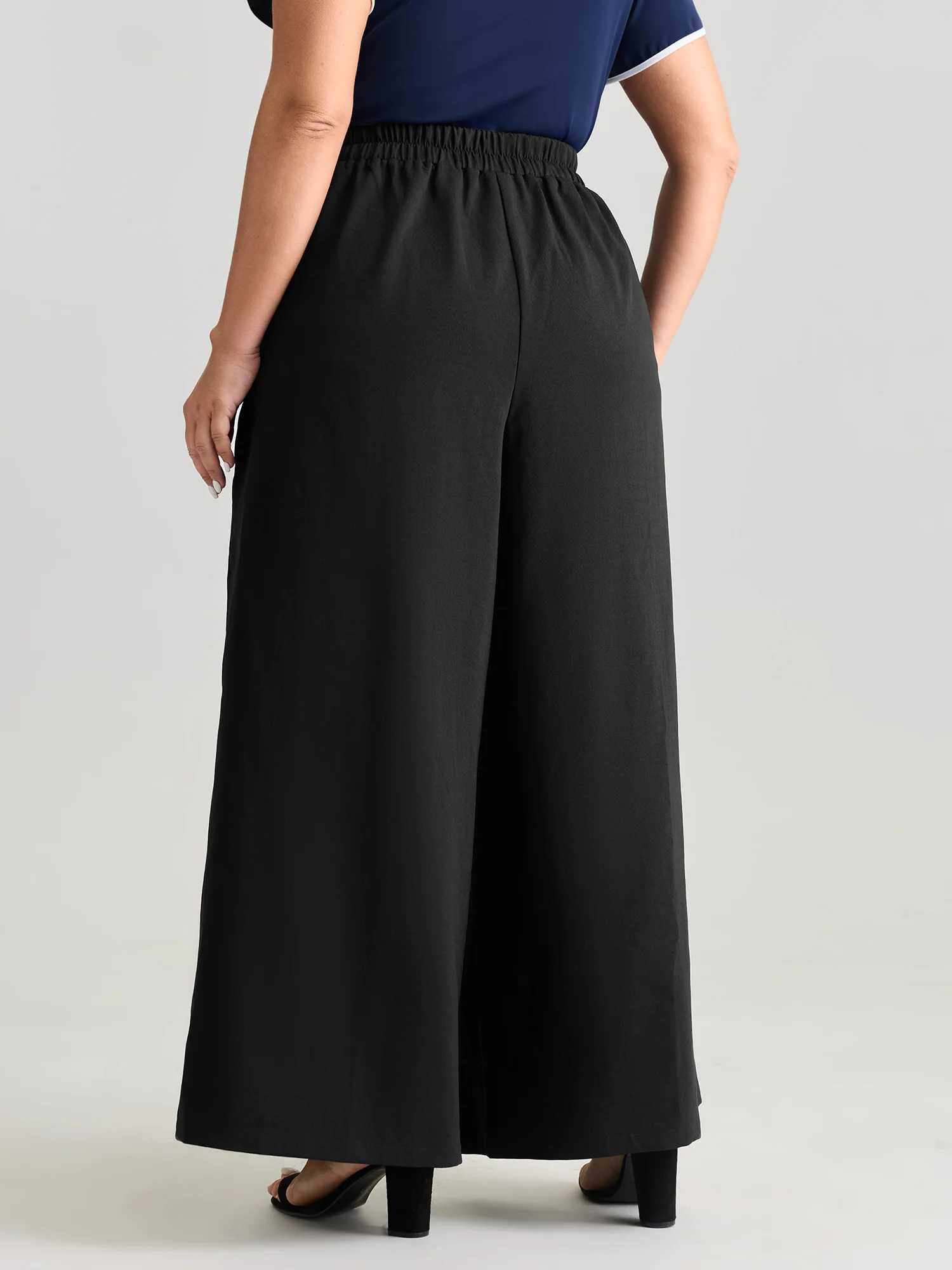 Pleated Wide-Leg Curve-Friendly Pants - Image 5