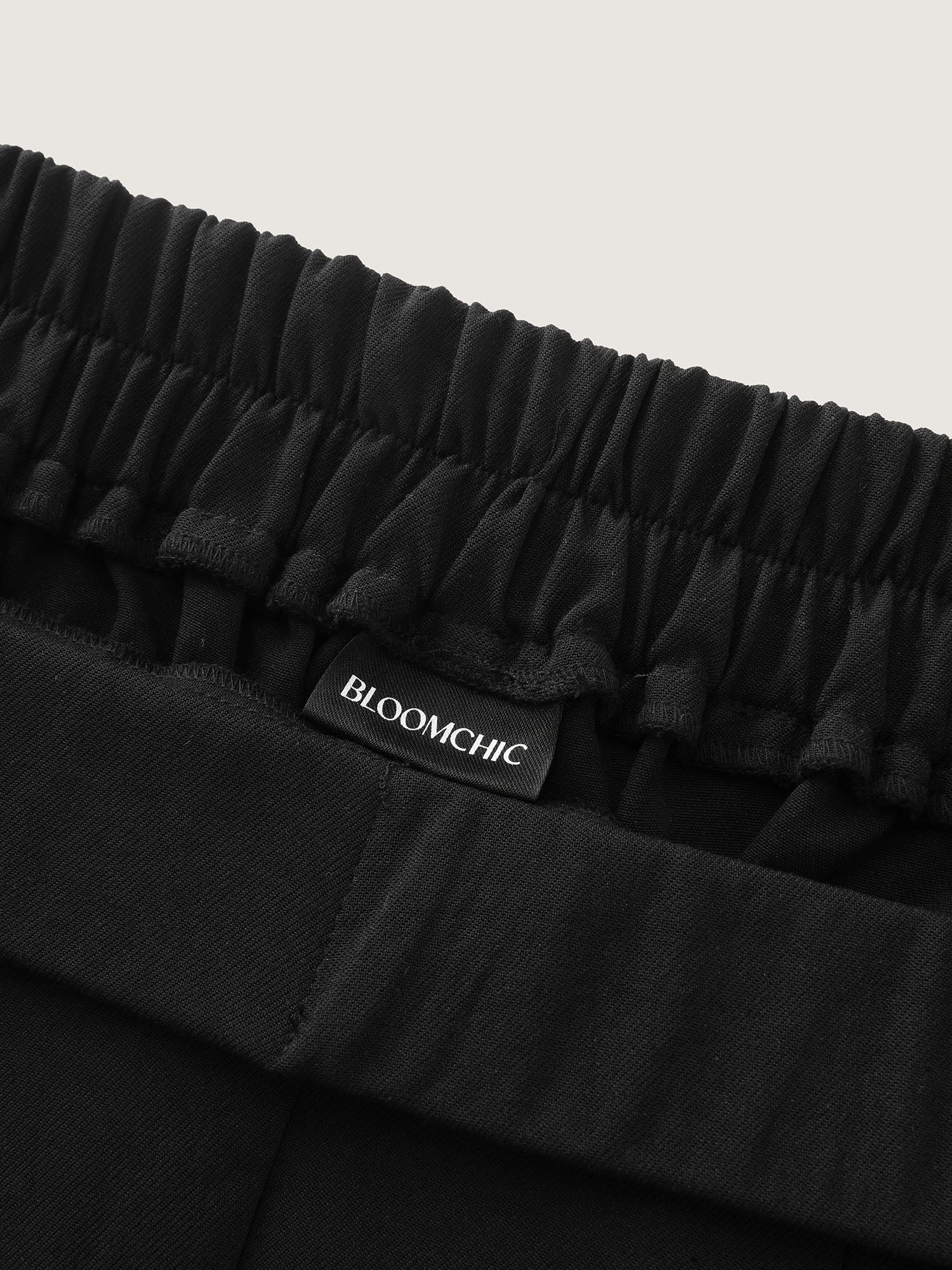 Pleated Wide-Leg Curve-Friendly Pants - Image 6