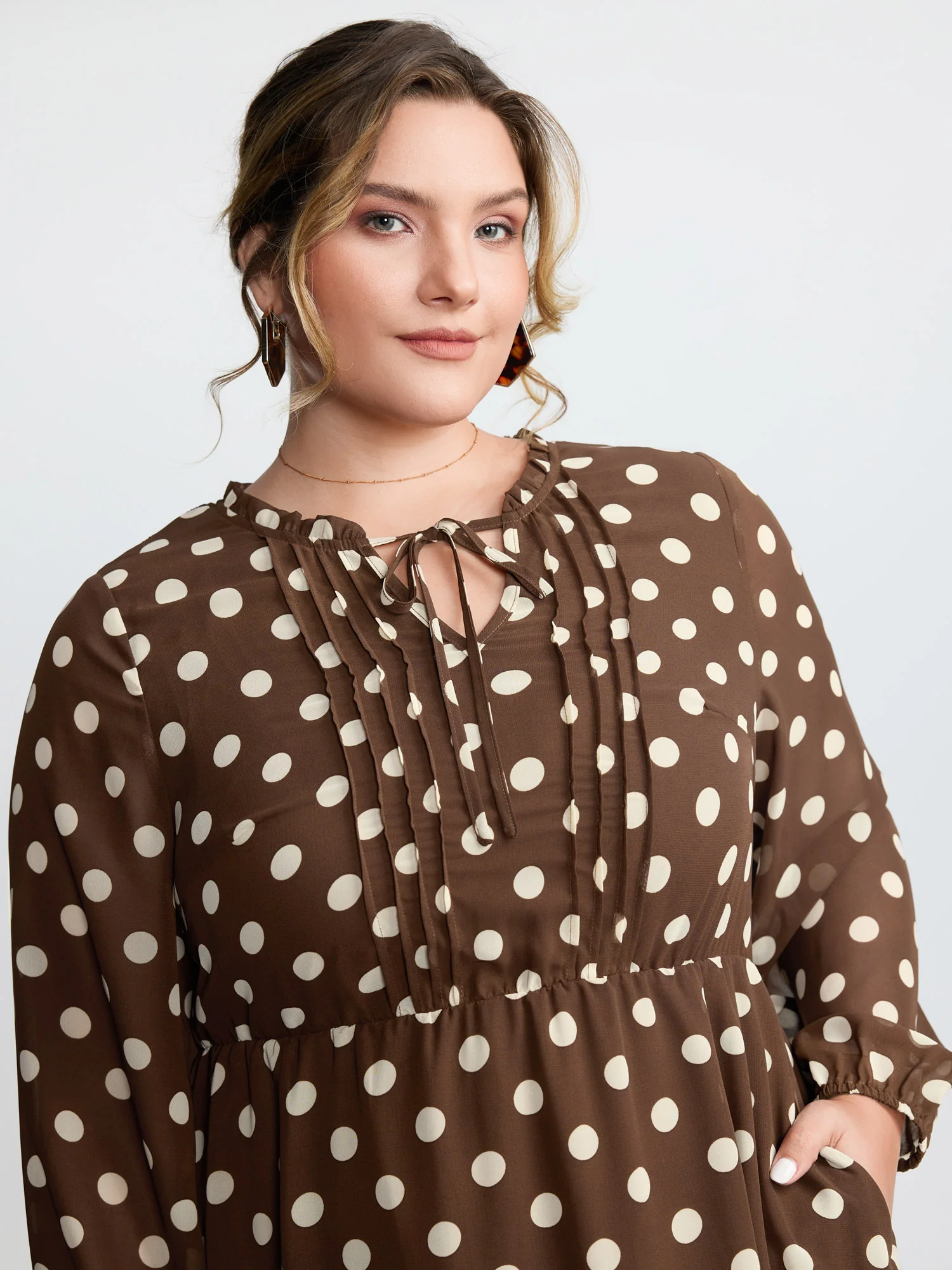 Polka Dots Shirred Stretchy Waist Midi Dress - Image 4