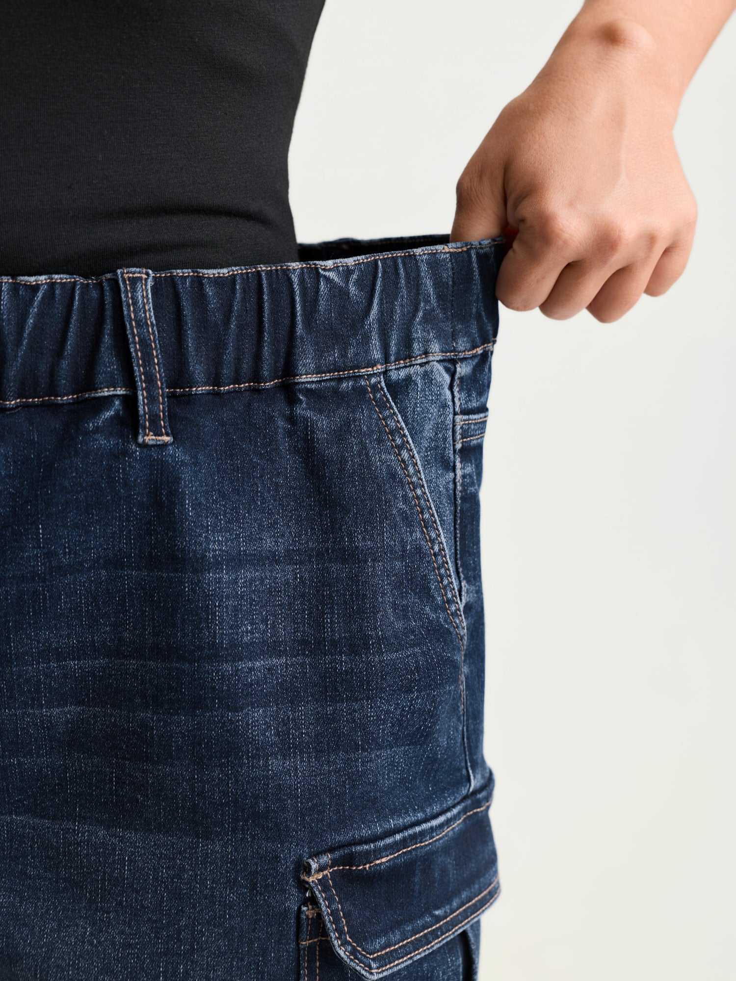Pull-On Elastic Waistband Cargo Denim Shorts - Image 5