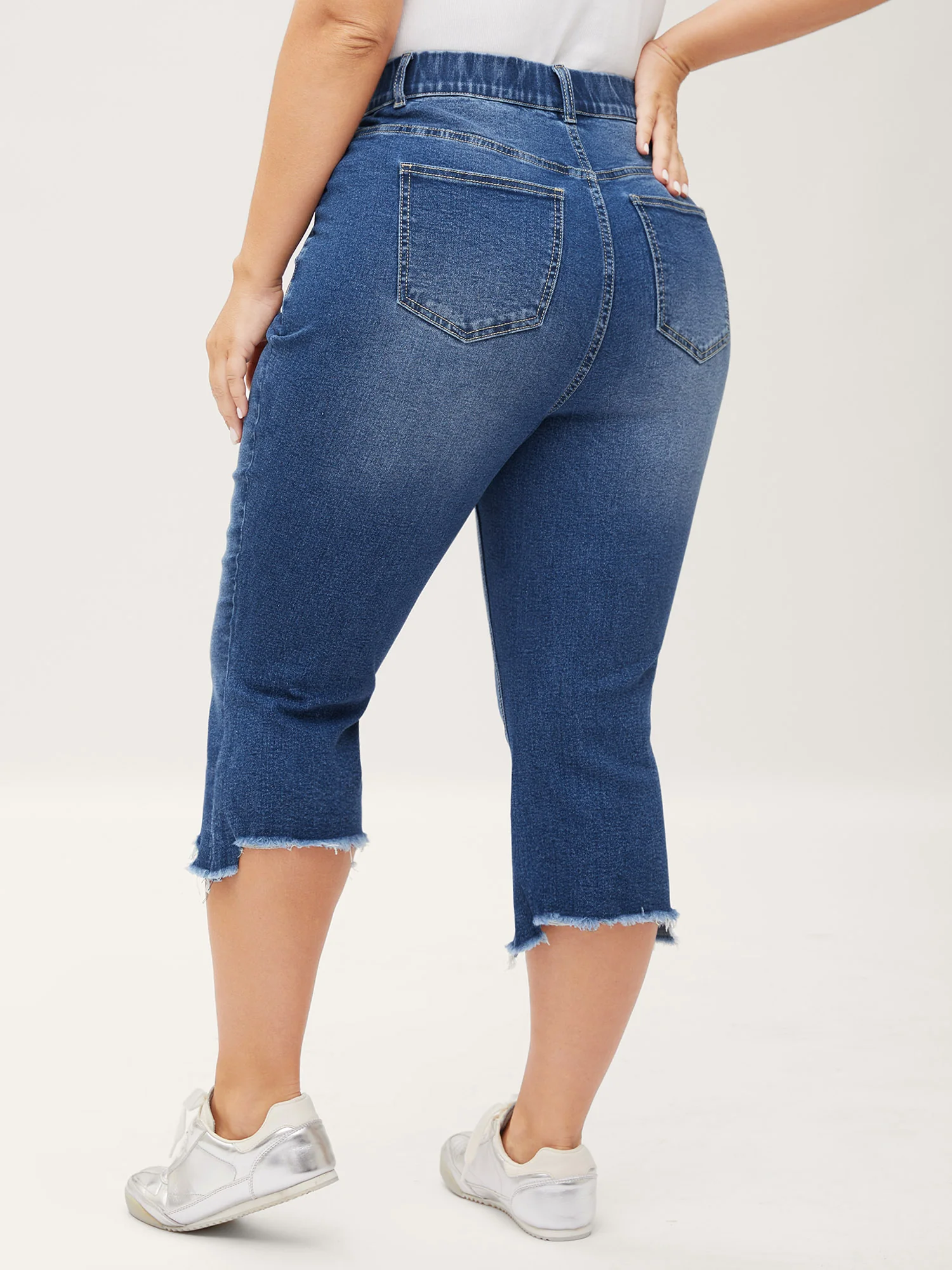 Pull-On Frayed Capri Hem Jeans - Image 4
