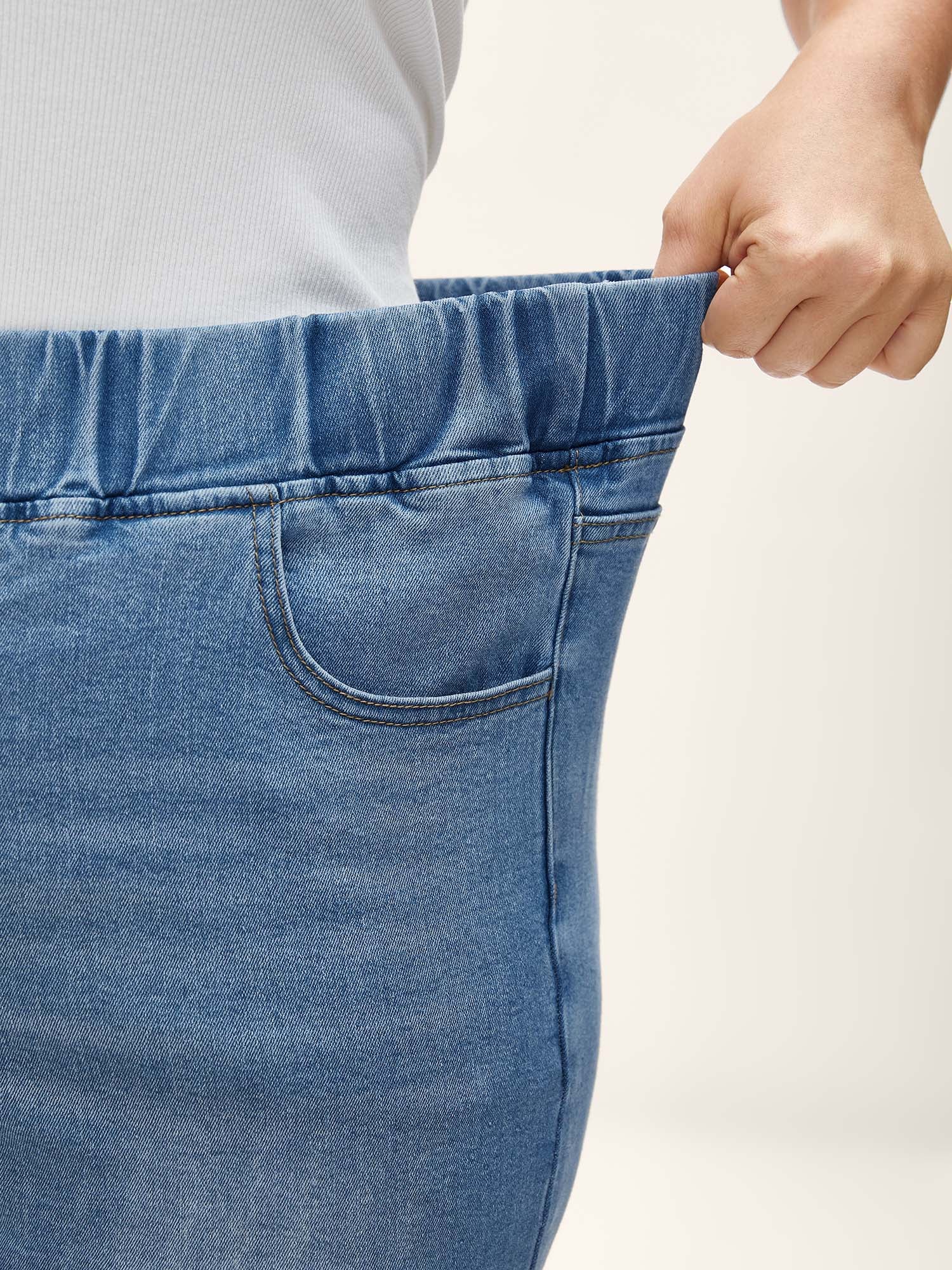 Pull-On Stretchy Skinny-Fit Denim Shorts - Image 4
