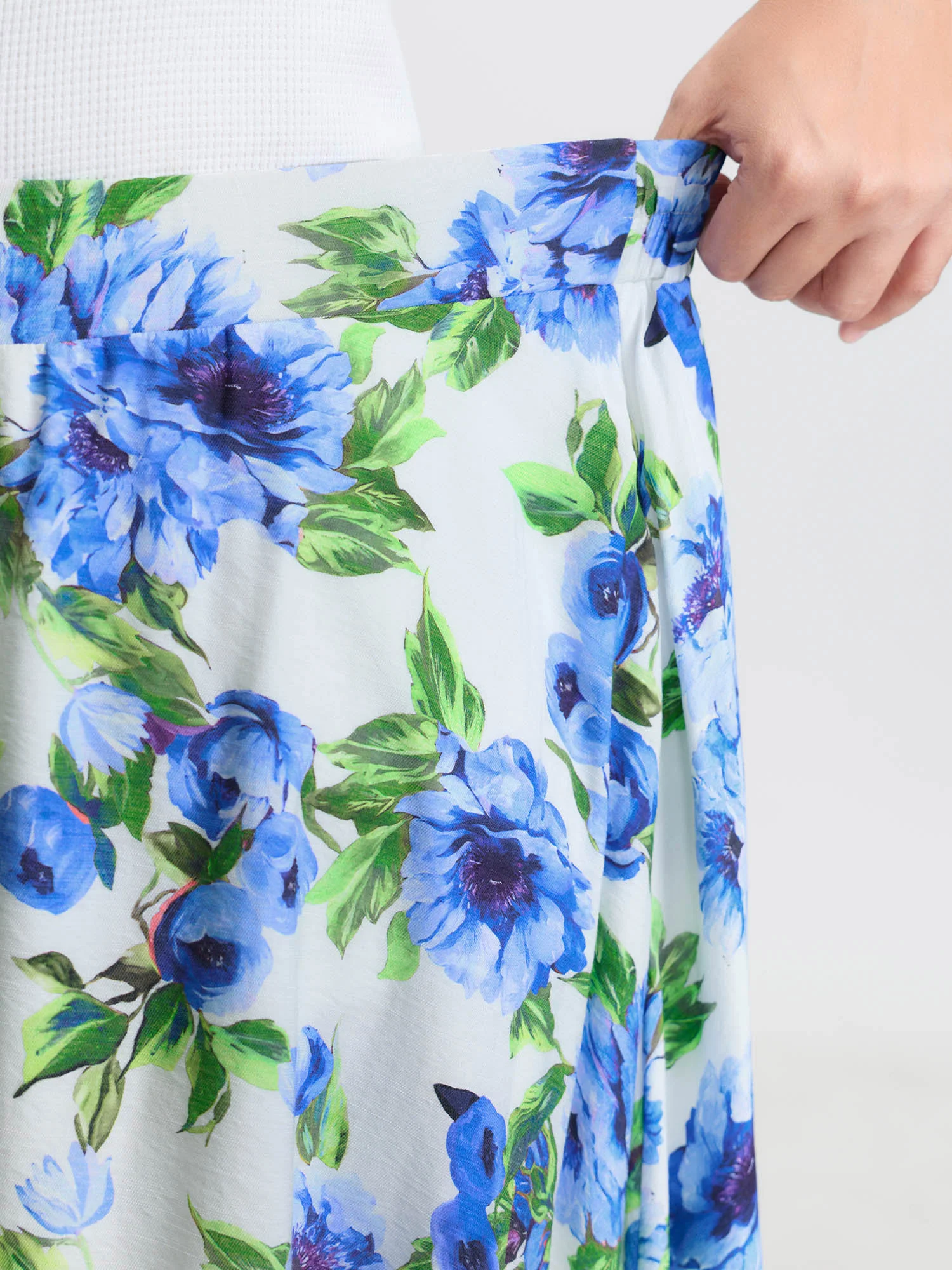 Refreshing Floral Print Slit Maxi Skirt - Image 4