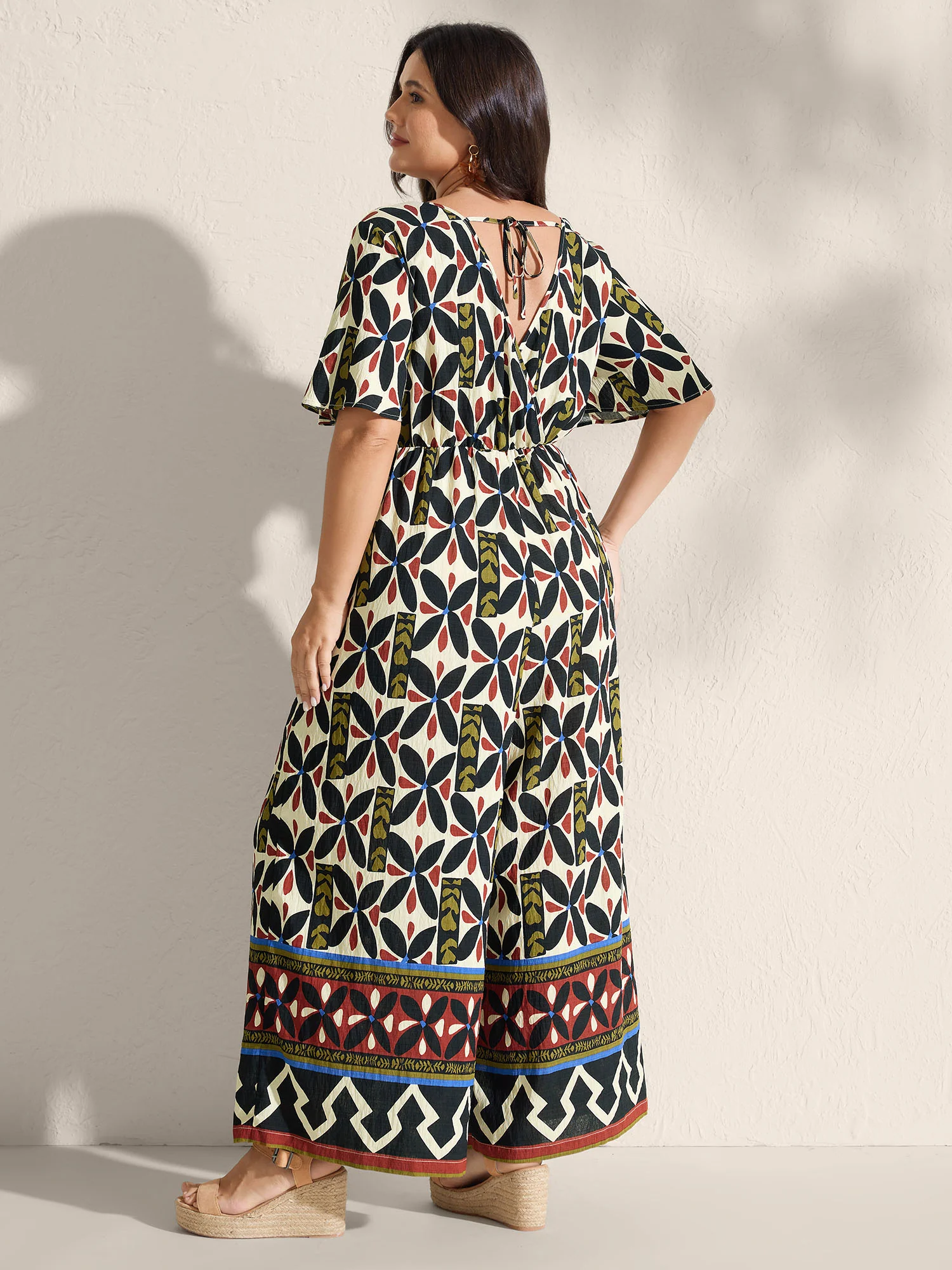 Retro Chic Print Shirred Bodice Jumpsuit - Image 4
