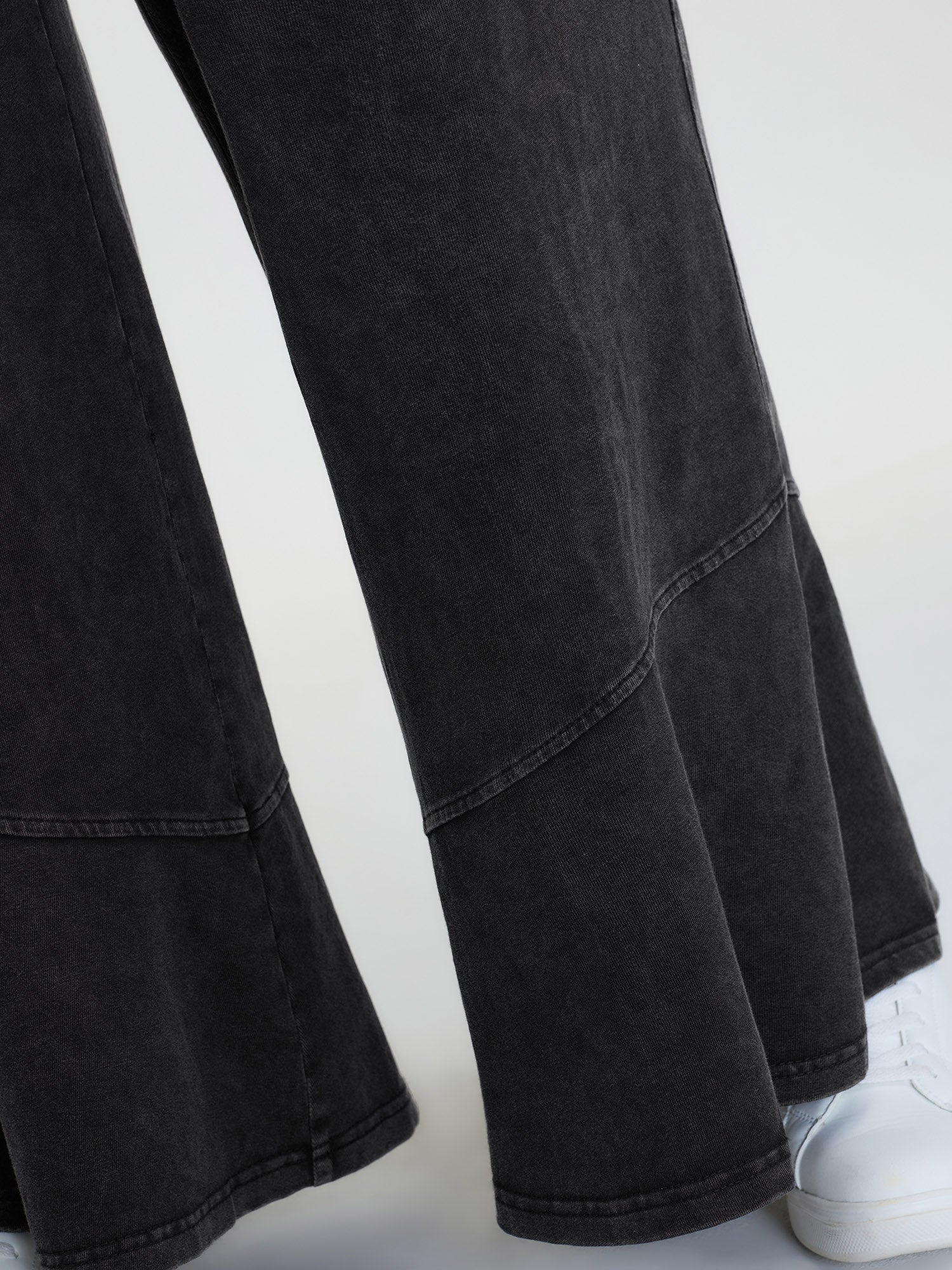 Retro Wash Ruffled Hem Wide-Leg Pants - Image 4