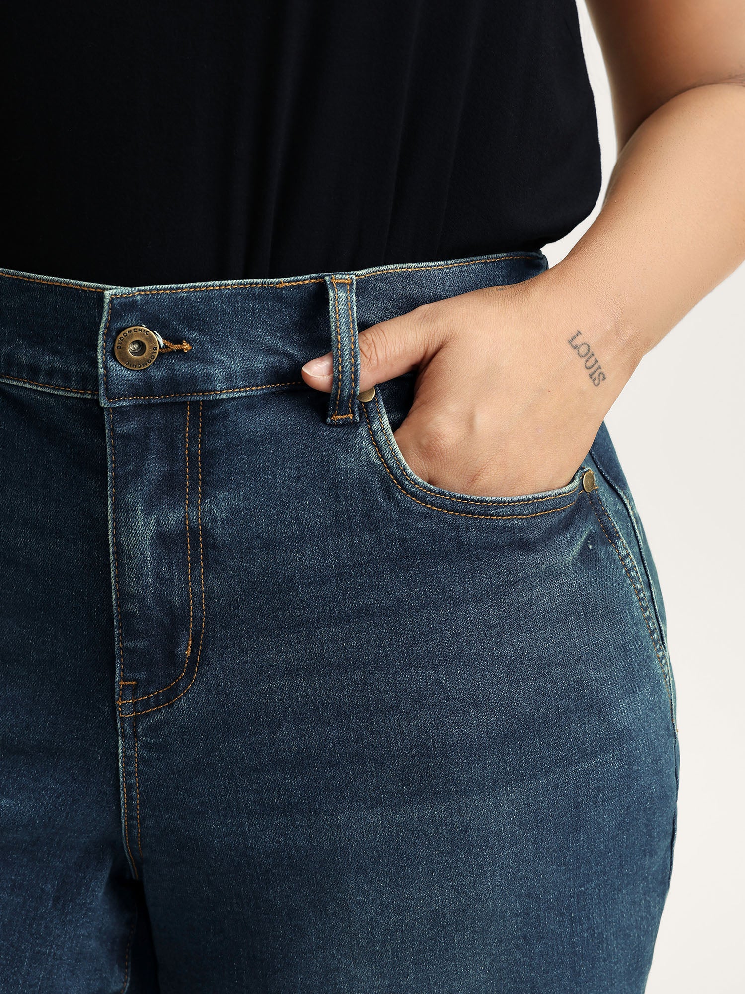 Cinched Vintage Blue Wash Straight-Leg Jeans - Image 3