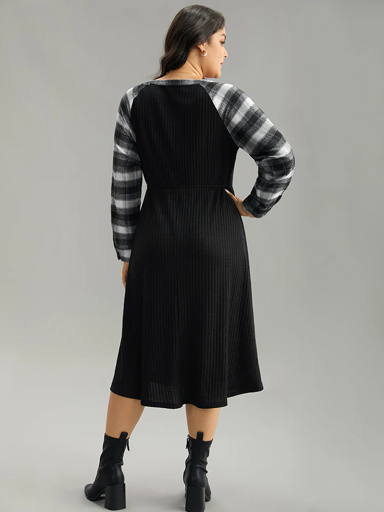 Rib Knit Plaid Patchwork Pocket Notched Dress - Image 3