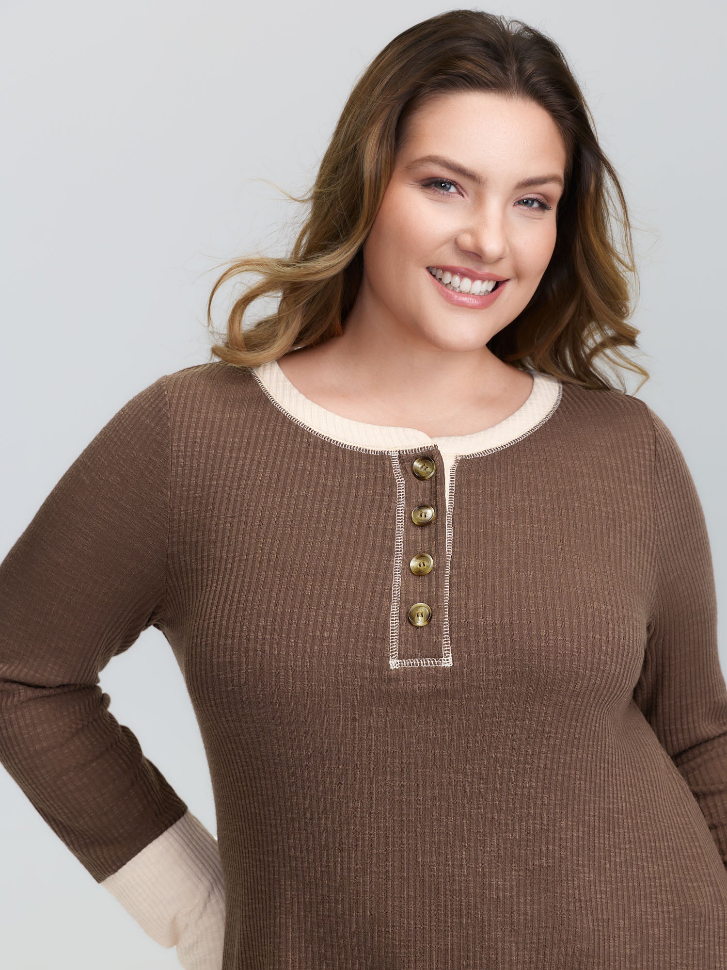 Ribbed Button Color Contrast T-Shirt - Image 2